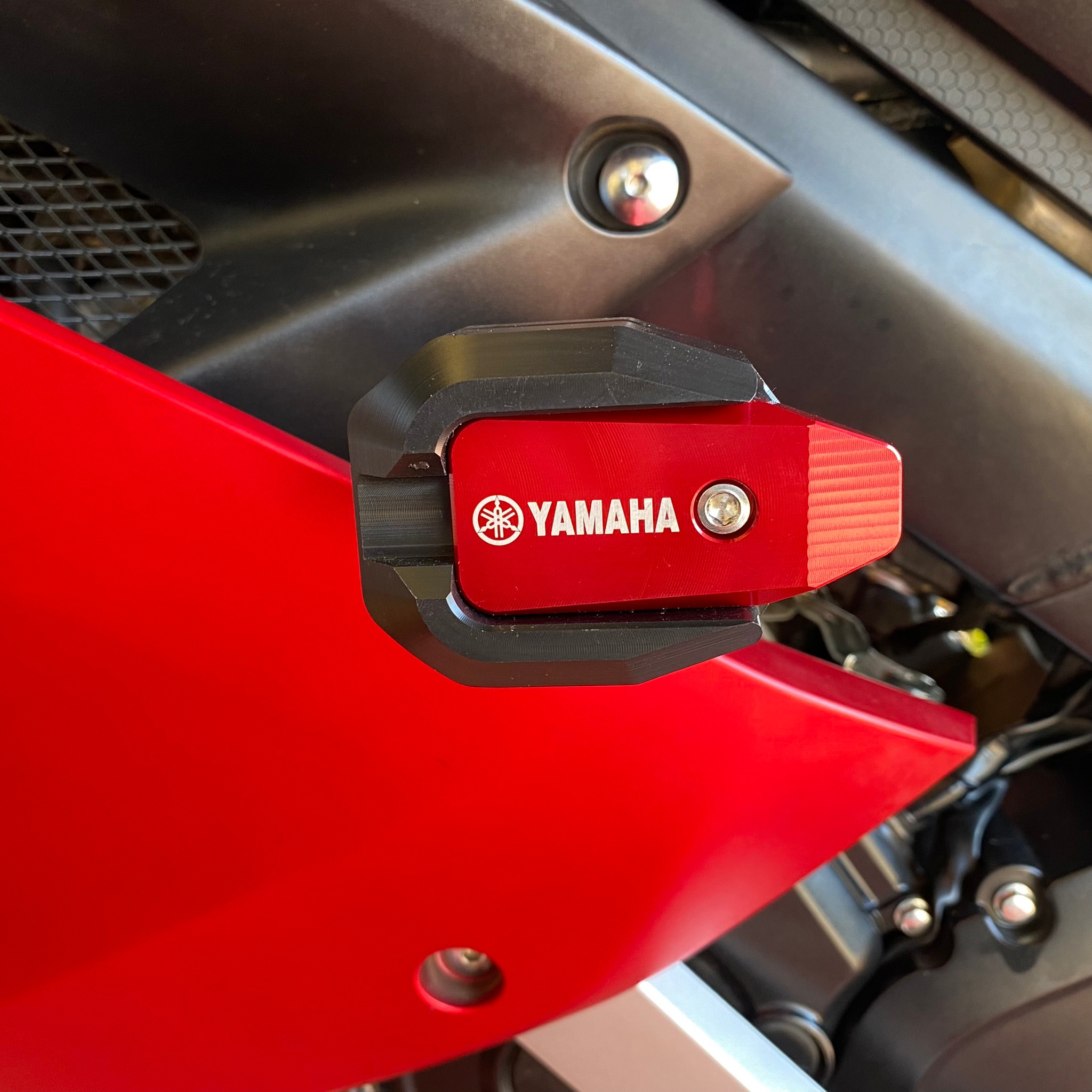 กันล้มข้างเครื่อง YAMAHA R15 V3 ปี2017-2020 งานCNCแข็งแรงทนทาน