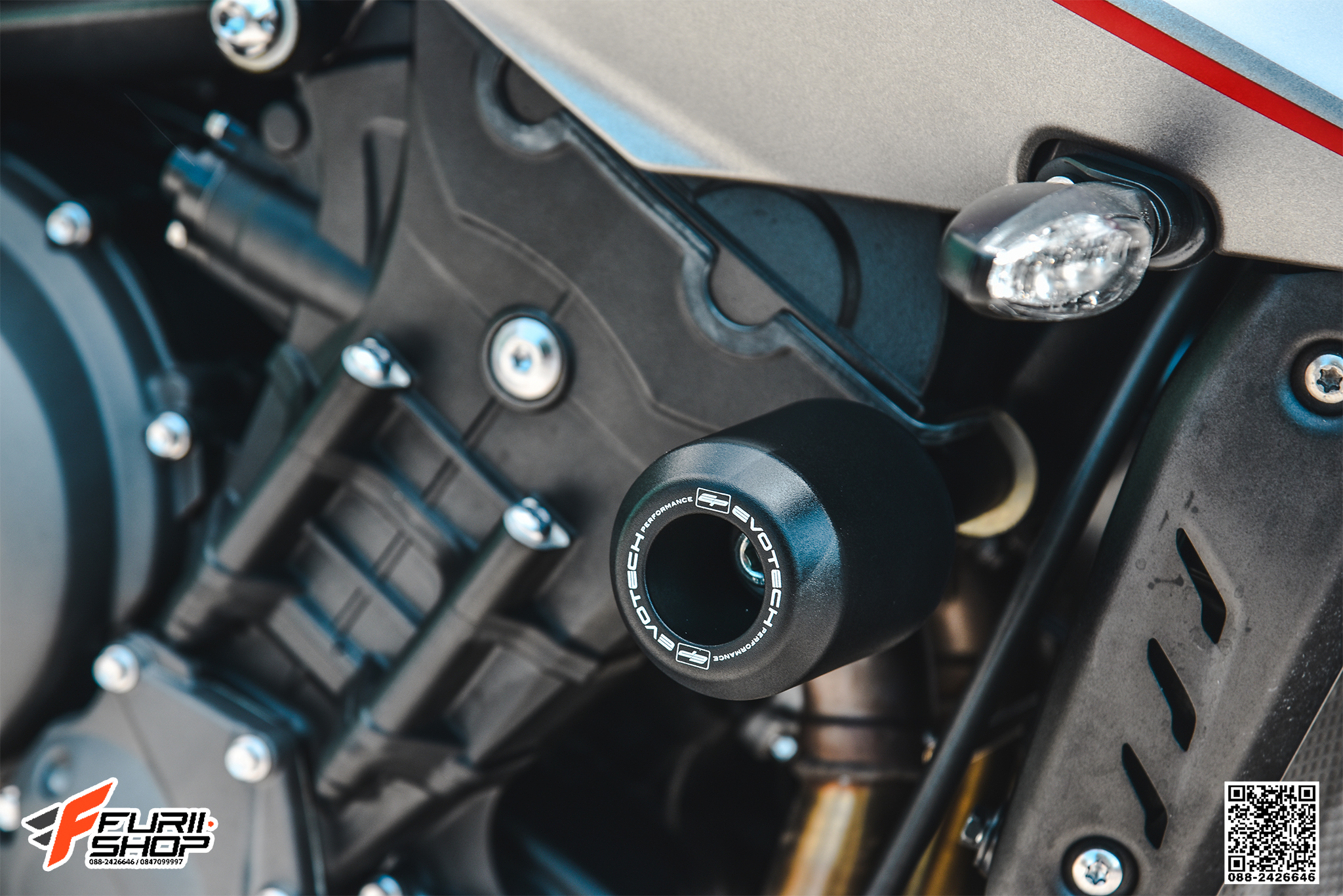 กันล้มกลาง Evotech สำหรับ Triumph Street Triple 765