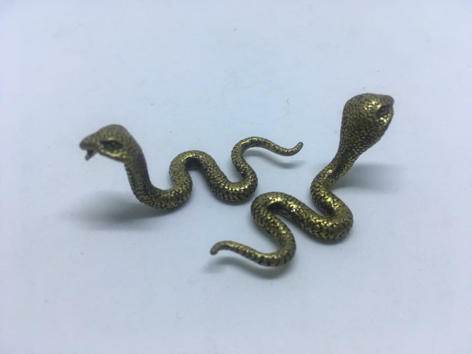 งูทองเหลือง ไว้แก้บน บวงสรวง บูชาเทพ