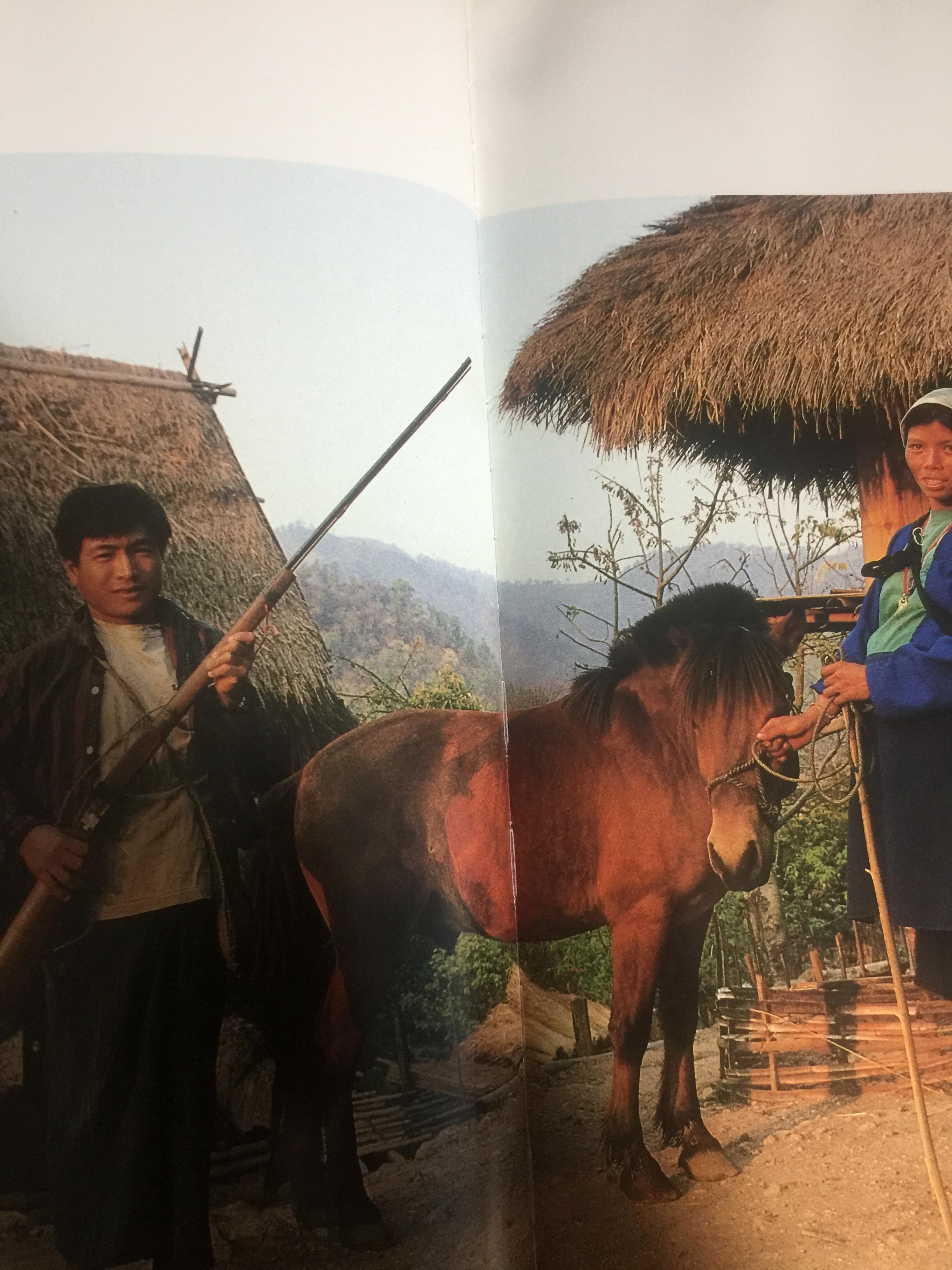 THAILAND A Day in the Life of Thailand. Photographed by more than 50 of the World ‘s best Photojournalists on a single day 750 กรัม