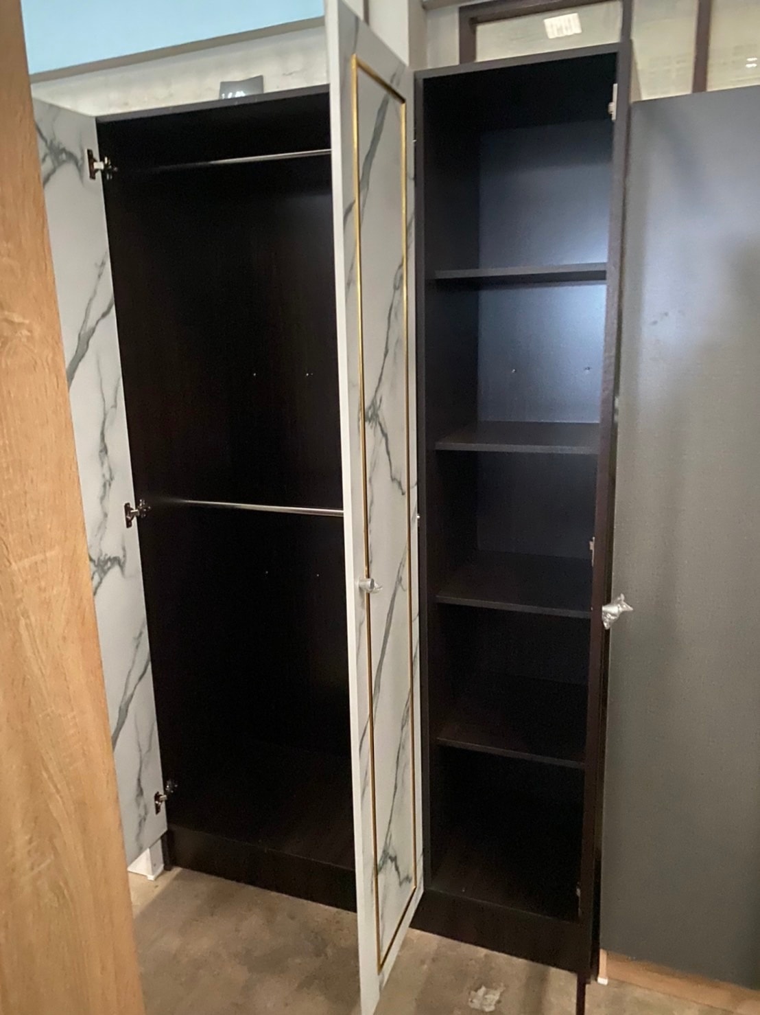 ตู้เสื้อผ้ารุ่นเจสซี่ สีโอ้คหินอ่อน