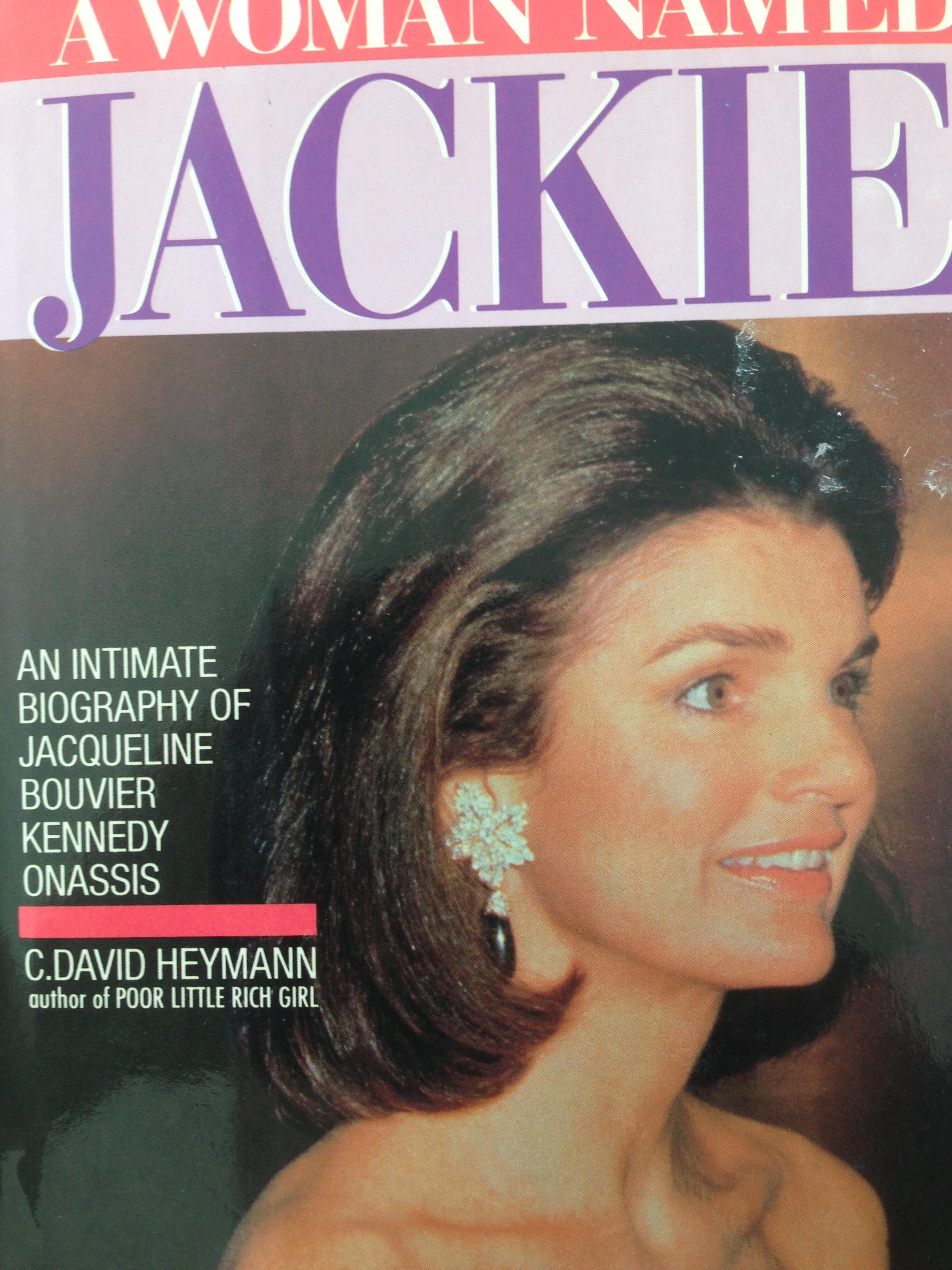 A WOMAN NAMED JACKIE. an intimate biography of Jacqueline bouvier Kennedy Onassis. ผู้เขียน C.David Heymann. author of Poor Little Rich Girl เป็นหนังสือปกแข็งเล่มใหญ่หนา722หน้า ราคาUS$21.95 0 กก.