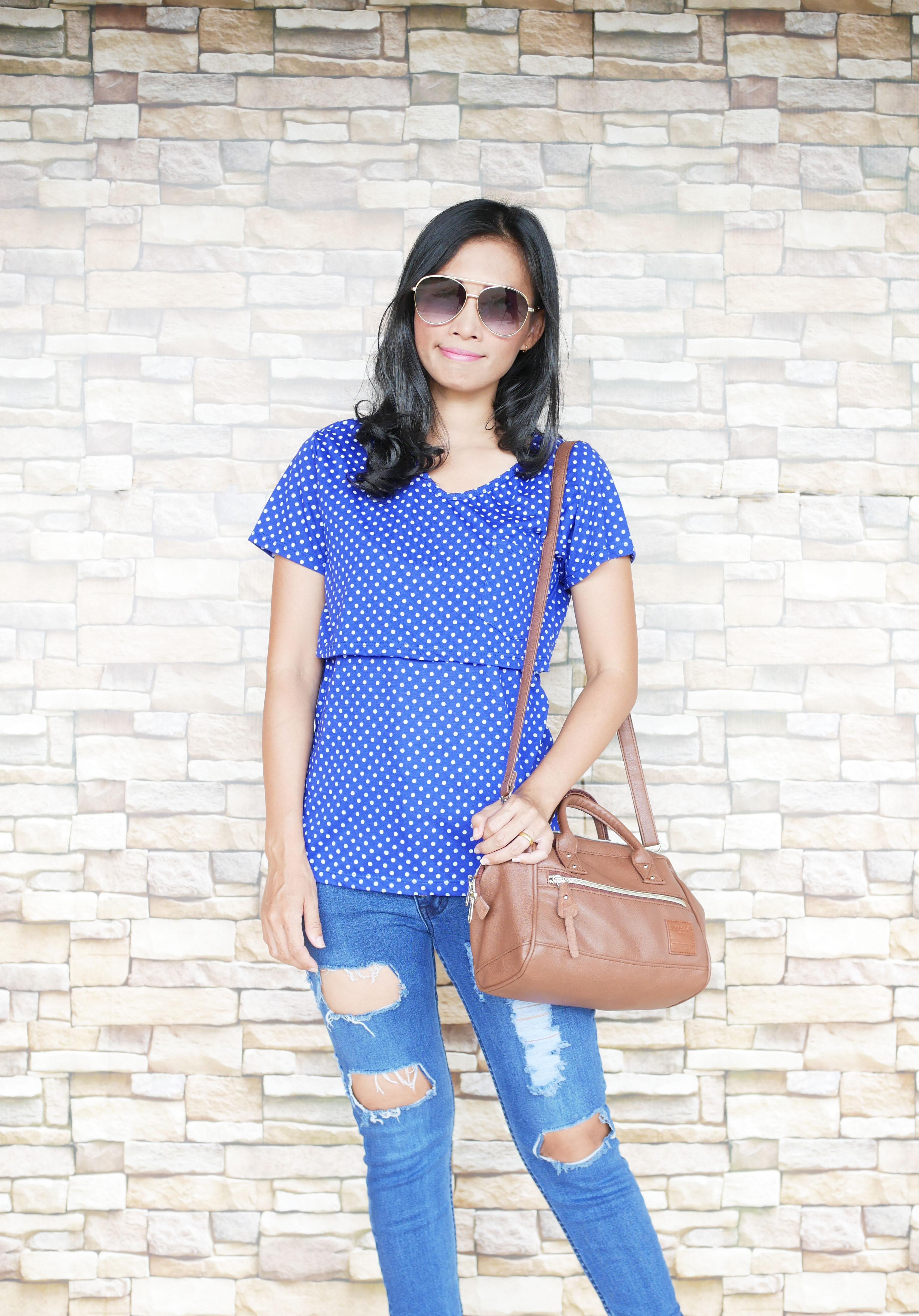 TS04_[Size-S-สีน้ำเงินลายจุด]_เสื้อยืดให้นม-แบบเปิดหน้าคอวีมีกระเป๋า