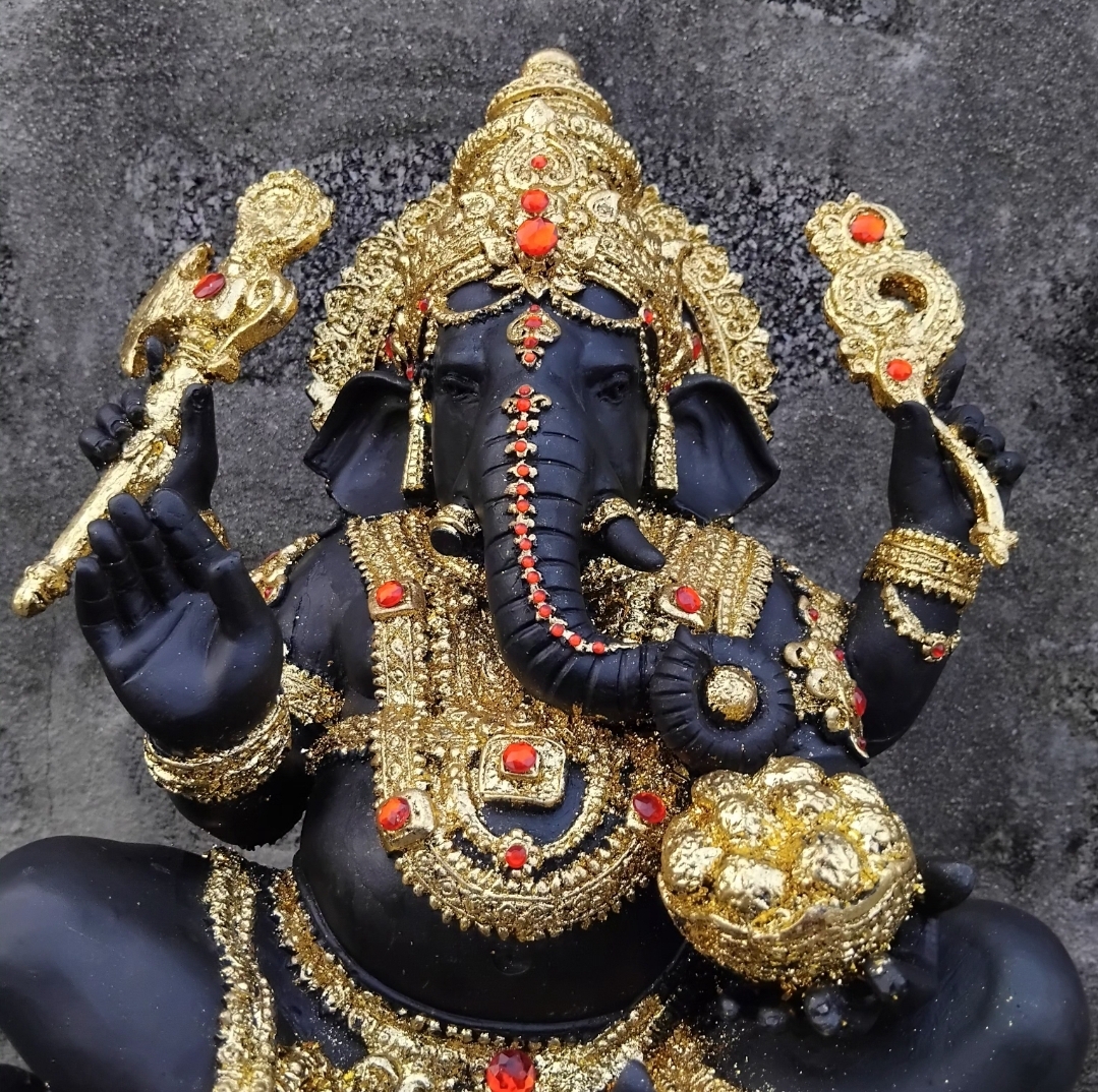 พระพิฆเนศ สูง 17 นิ้ว ประทับฐาน 12 นักษัตร ปิดแผ่นทองคำ