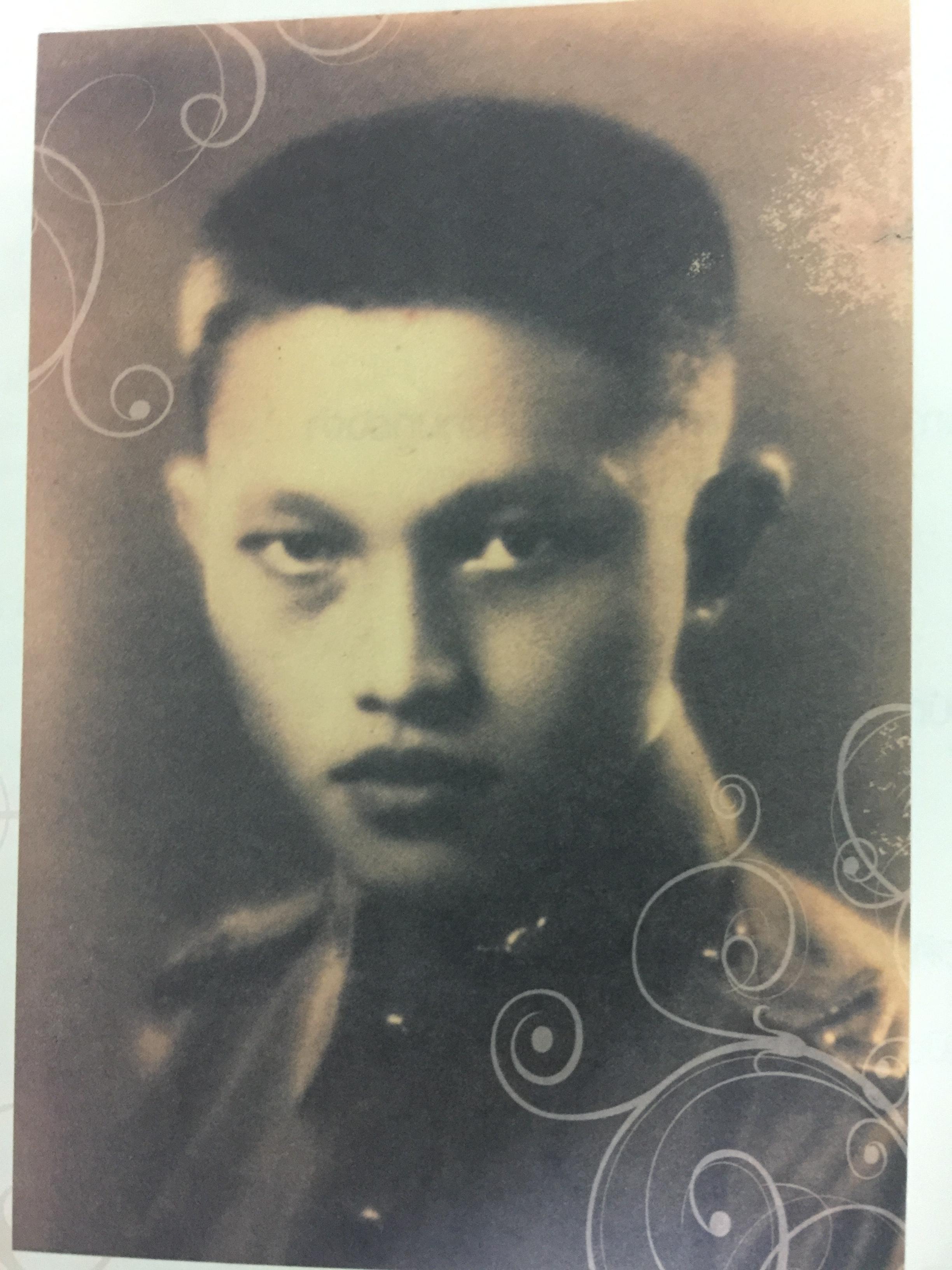 หนังสือ สัจจะลูกผู้ชายและสัมมาชีวะ รวม 2 เล่ม เป็นหนังสือที่ระลึกในงานพระราชทานเพลิงศพนายบุญชู โรจนเสถียร 0 กก.