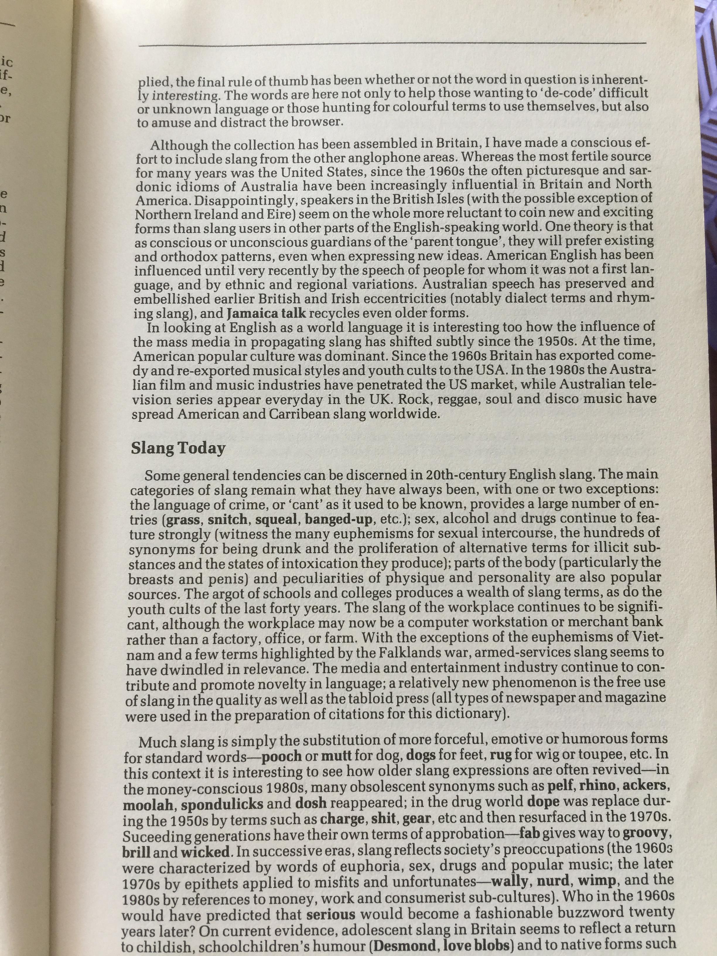 THE DICTIONARY OF CONTEMPORARY SLANG. more than 5,000 racy and raffish colloquial. ผู้เขียน Tony Thorne 800 กรัม