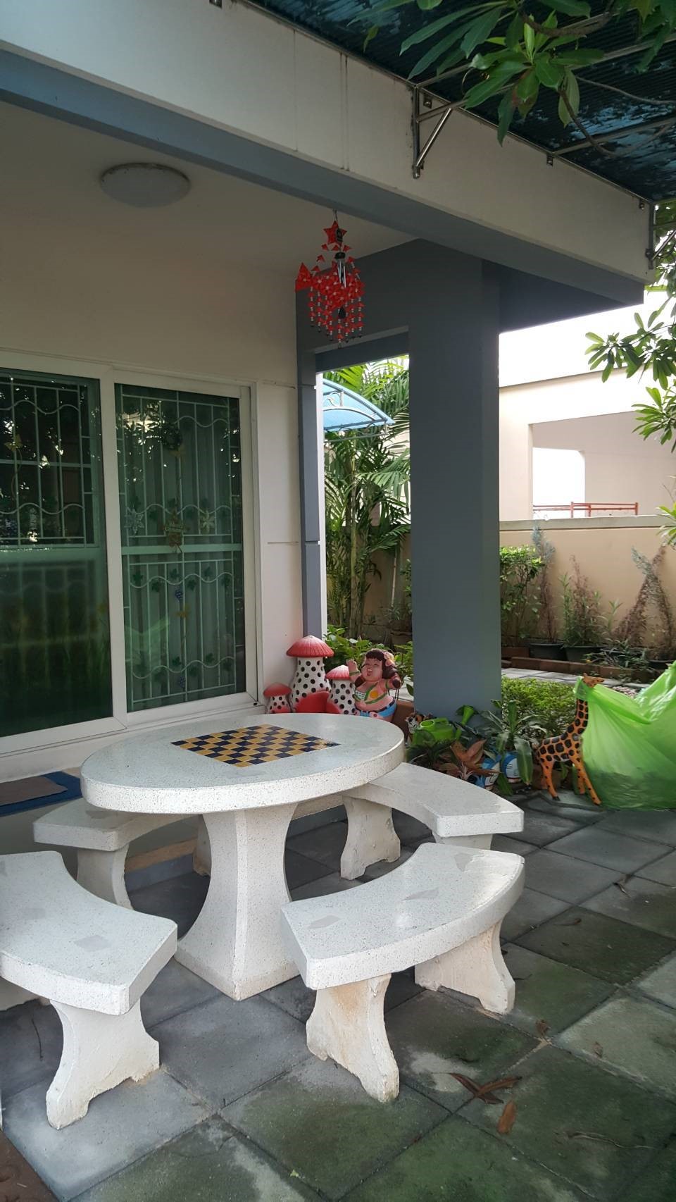 หมู่บ้านพฤกษ์ลดา345 เนื้อที่ 50.2 ตร.ว. 2 ชั้น 3 นอน 2 น้ำ 1 ครัว 1 พักผ่อน สไตล์โมเดิร์น ถนน345 ถนนราชพฤกษ์ ต.บางตะไนย์ อ.ปากเกร็ด จ.นนทบุรี