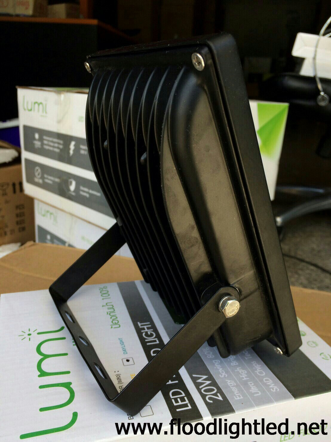สปอร์ตไลท์ LED Lumi 30w (WarmWhite) รุ่น SMD LED (แสงส้ม)