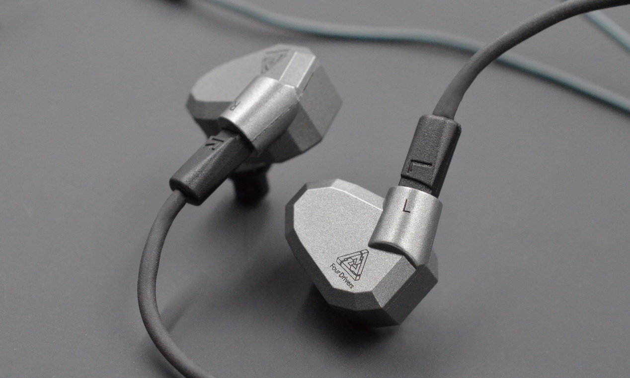 ขาย KZ ZS5 หูฟัง Hybrid 4 ไดร์เวอร์ 2DD+2BA ระดับ Hi-Fi ถอดสายได้
