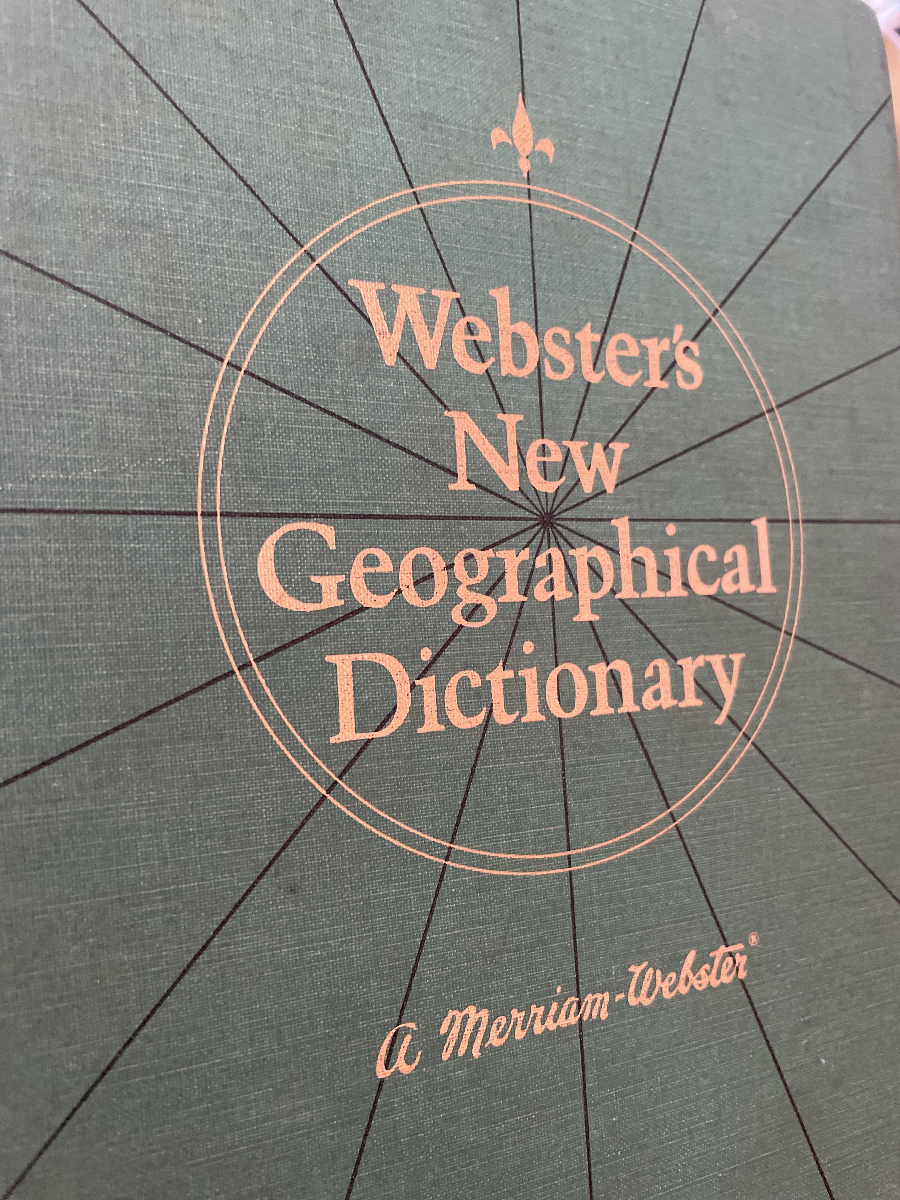 Webster’s New Geographical Dictionary 8,500 กรัม