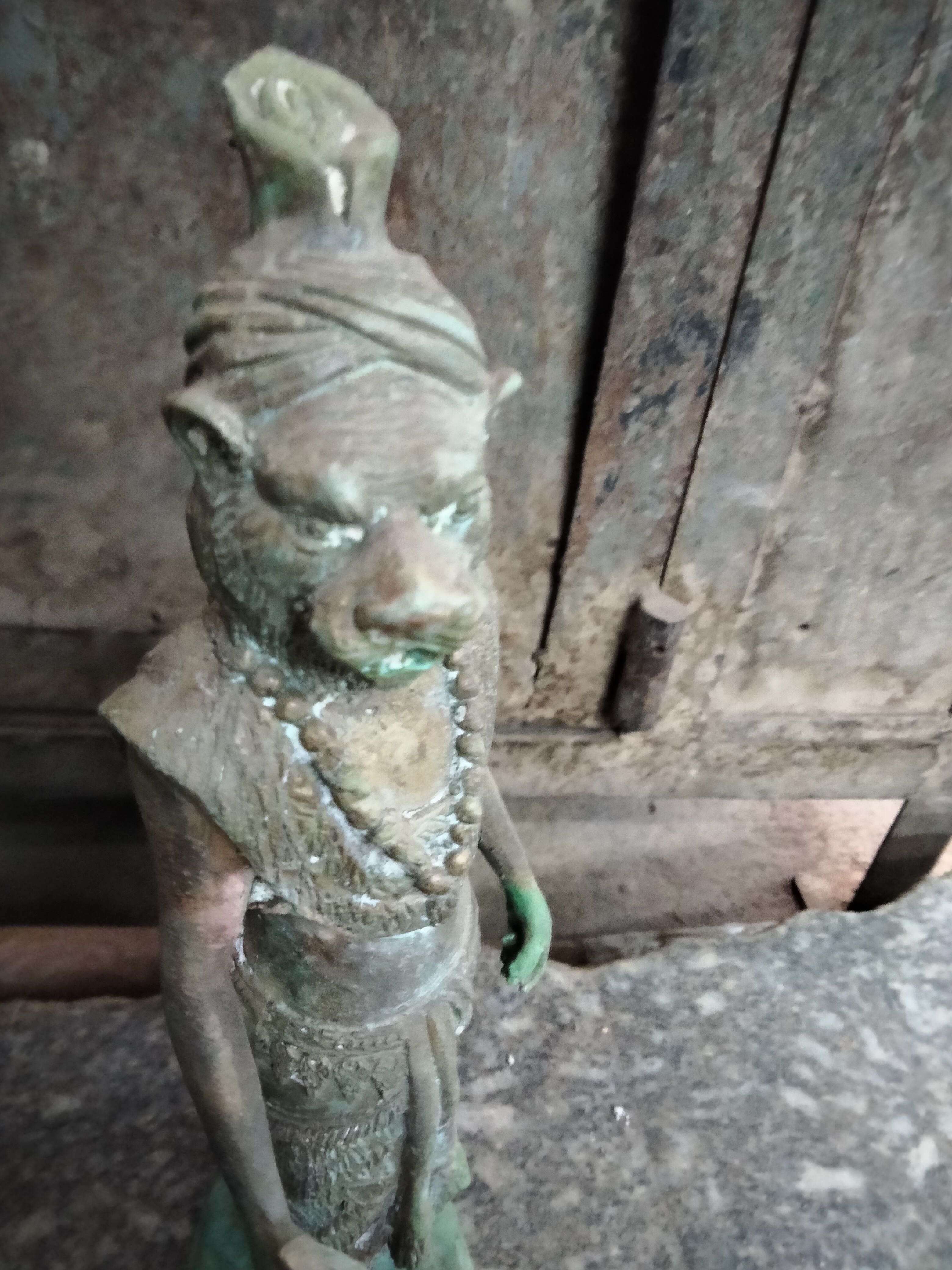 ปู่เจ้าสมิงพราย รูปหล่อทองเหลืองกัดสี ปางยืนไม้เท้า .....!!!