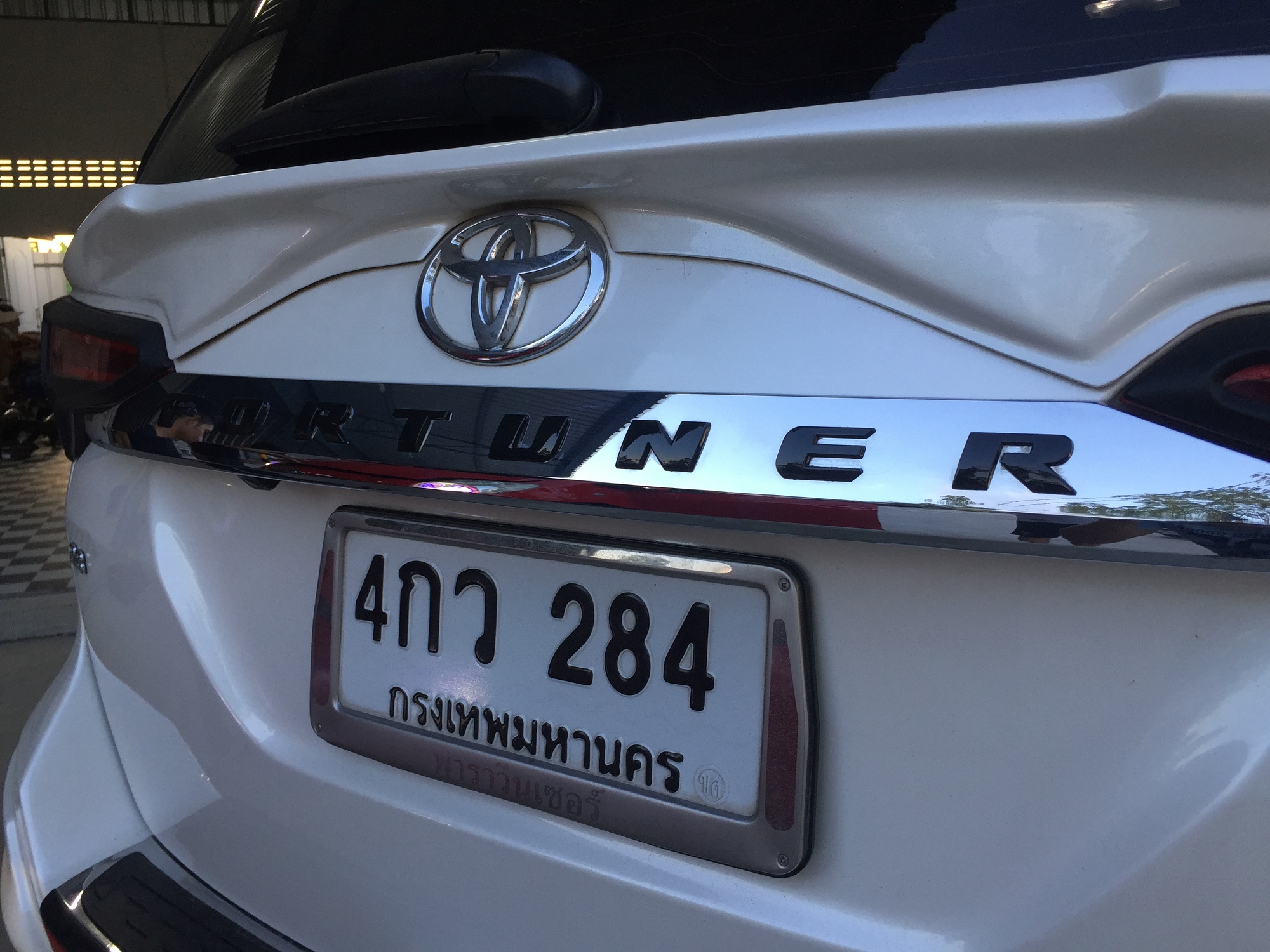 ตัวหนังสือ 3มิติ Fortuner สีดำเงา Black