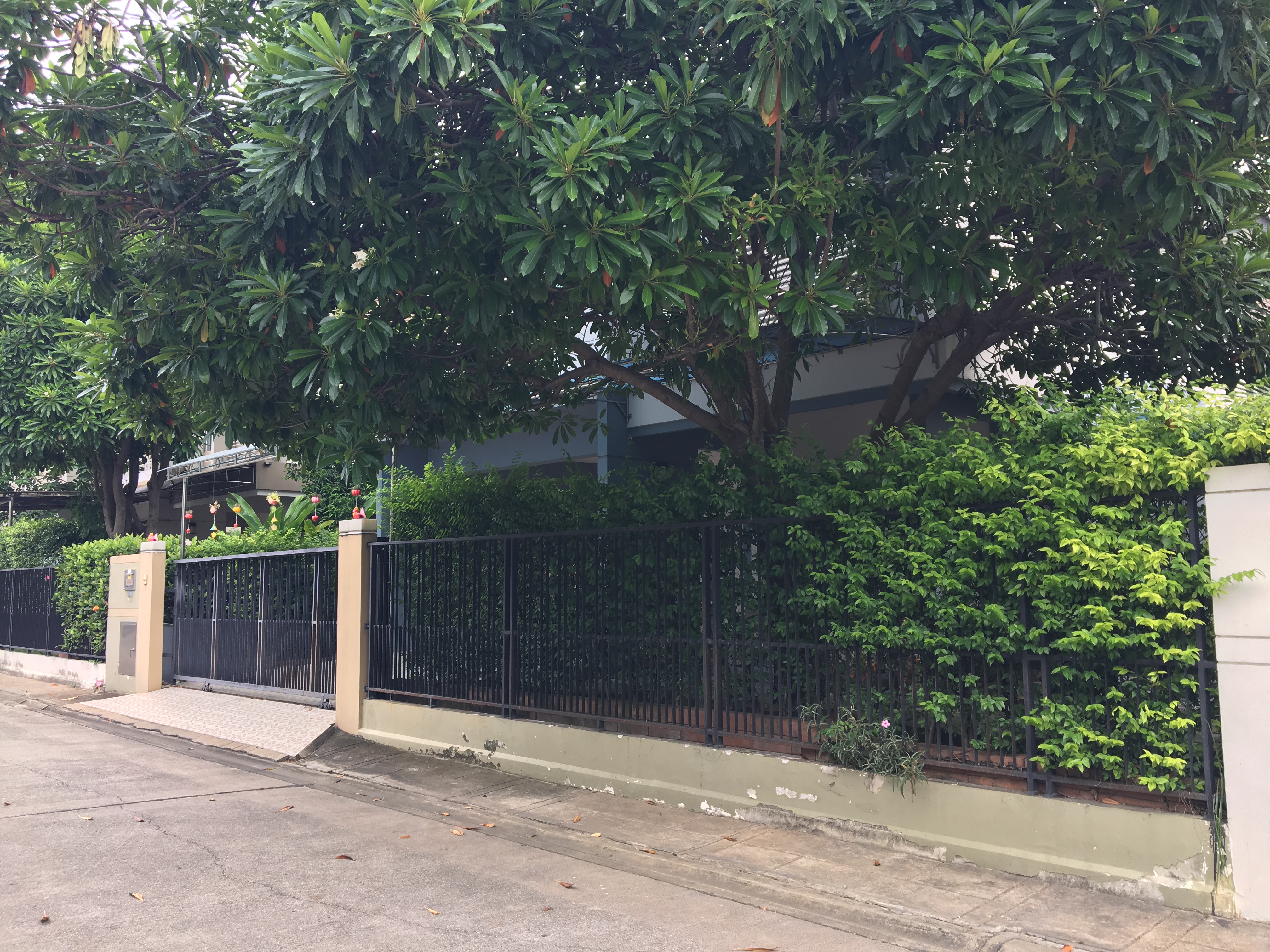 หมู่บ้านพฤกษ์ลดา345 เนื้อที่ 50.2 ตร.ว. 2 ชั้น 3 นอน 2 น้ำ 1 ครัว 1 พักผ่อน สไตล์โมเดิร์น ถนน345 ถนนราชพฤกษ์ ต.บางตะไนย์ อ.ปากเกร็ด จ.นนทบุรี