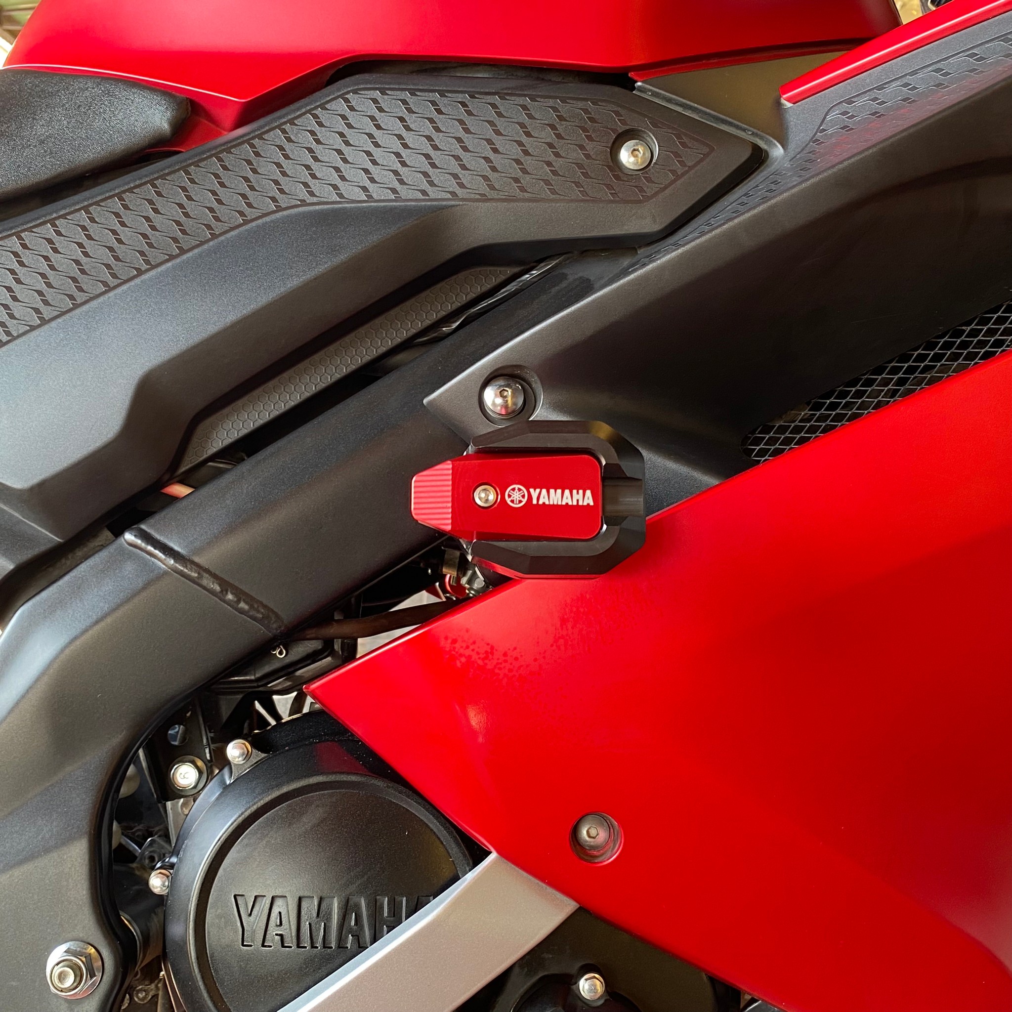 กันล้มข้างเครื่อง YAMAHA R15 V3 ปี2017-2020 งานCNCแข็งแรงทนทาน
