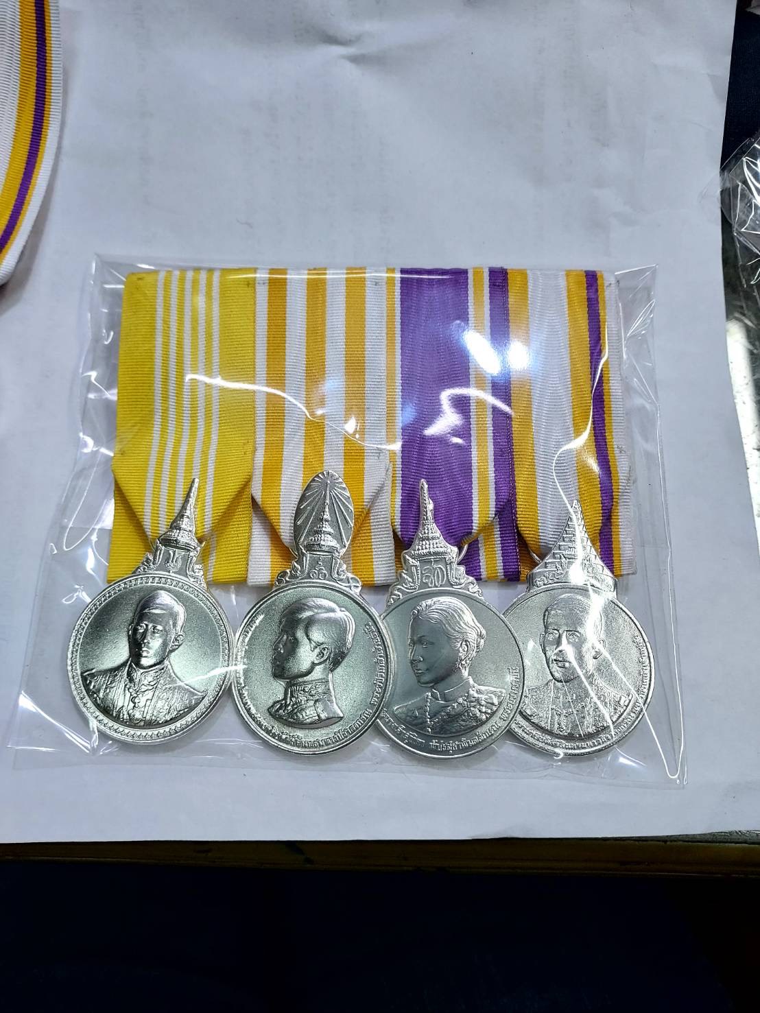 เหรียญที่ระลึกประดับแพรแถบ