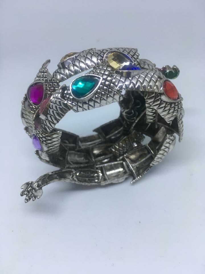 กำไลข้อมือพญานาค พร้อมเพชรนพเก้า 27 เม็ด