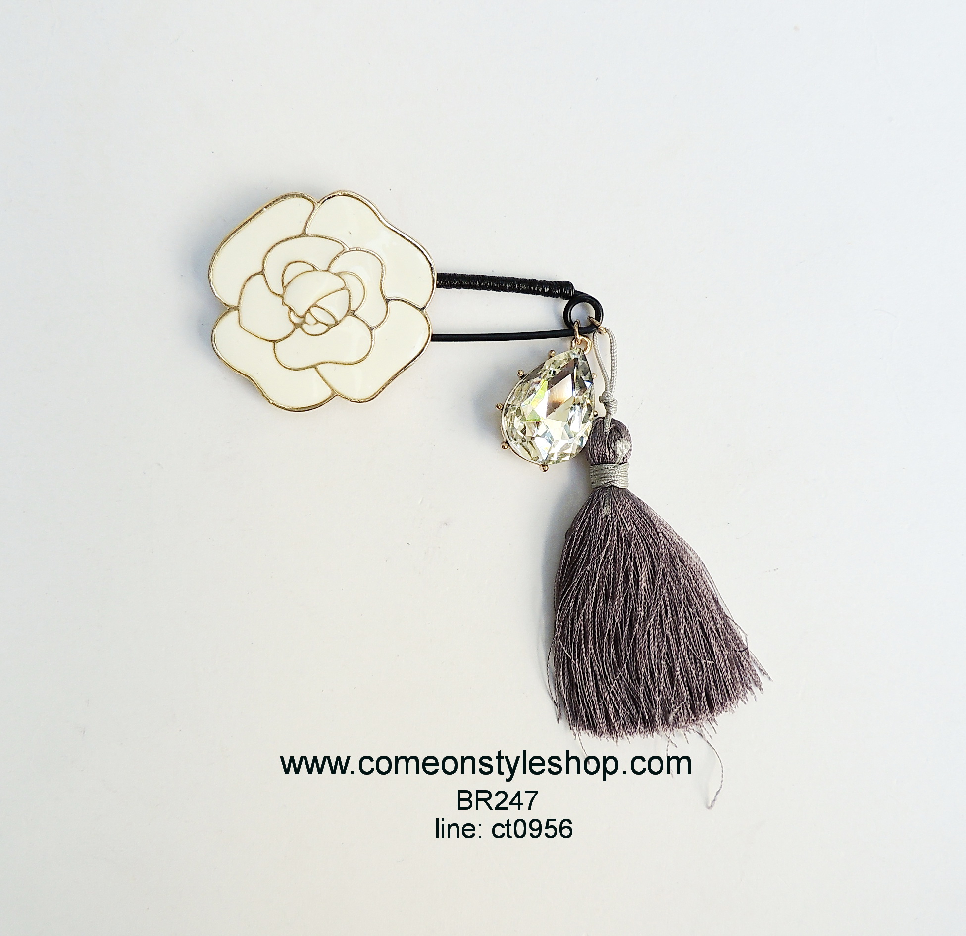 เข็มกลัดติดเสื้อ เข็มกลัด pin ประดับจี้คริสตัล เข็มกลัดดอกไม้สีขาว งานคุณภาพ Fashion Pin Brooch with white flower and crystal BR247