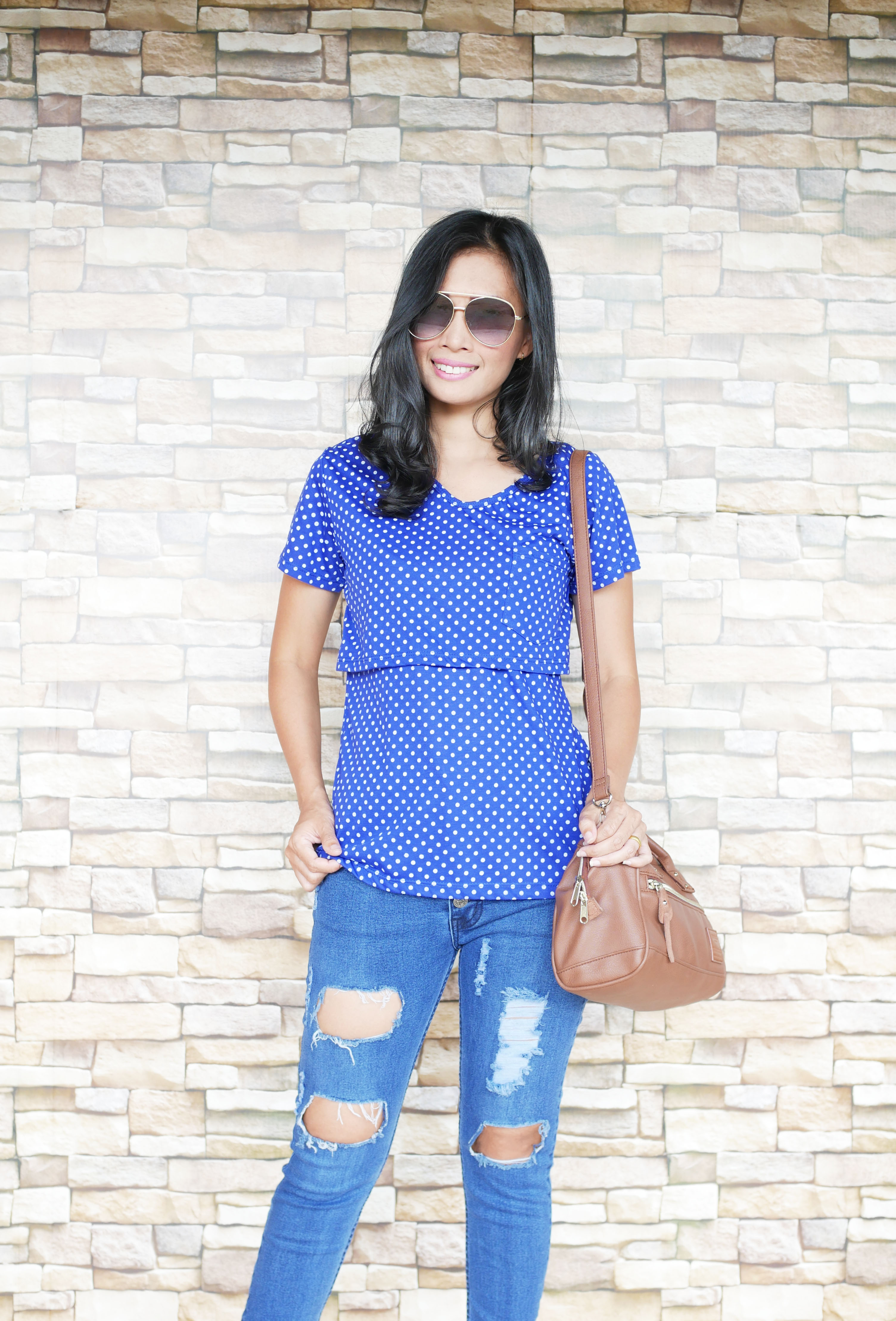 TS04_[Size-S-สีน้ำเงินลายจุด]_เสื้อยืดให้นม-แบบเปิดหน้าคอวีมีกระเป๋า