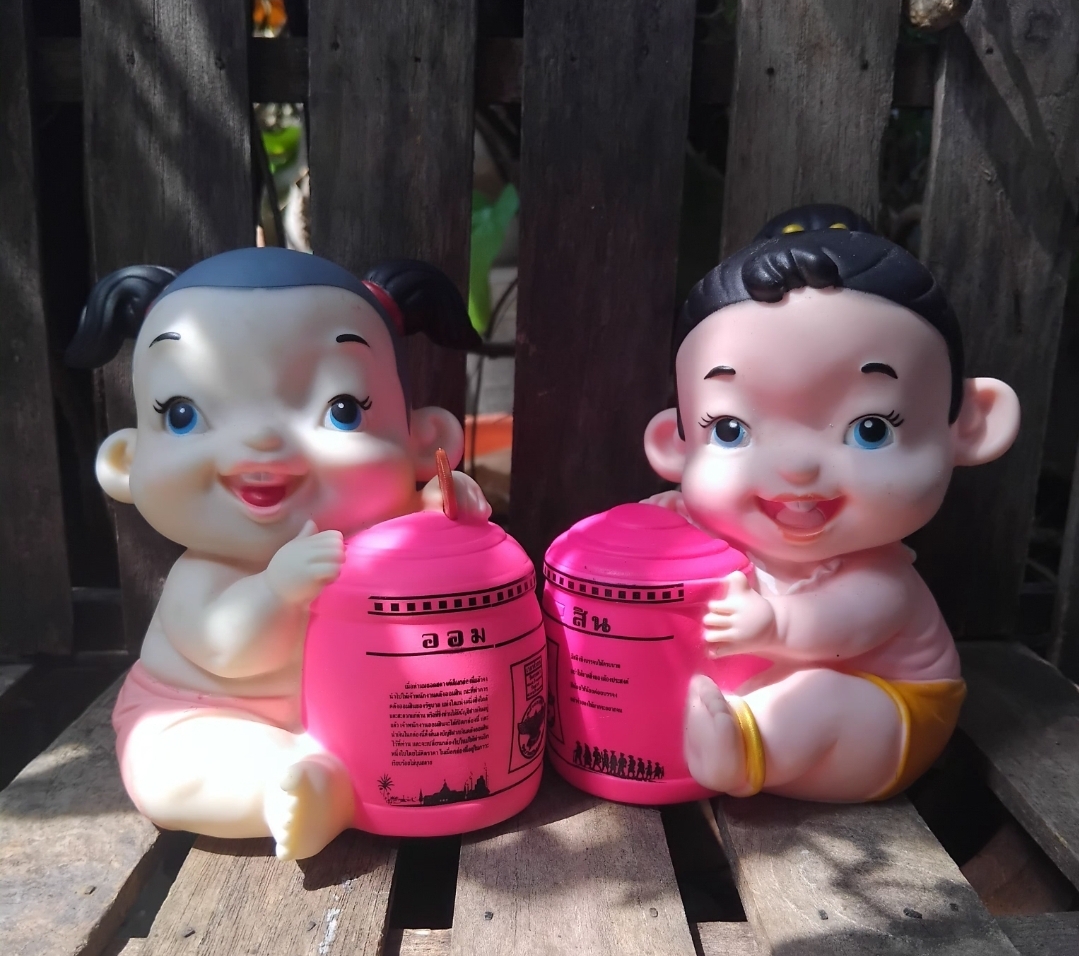 ไม่ขายแยก ขายทั้งคู่ครับ กระปุกออมสินเด็กไทย ปี 2555-2556 สะสม ไม่ผ่นการใช้งาน ไม่มีตำหนิ