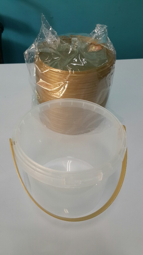 กล่องกลมพลาสติกฝาทอง