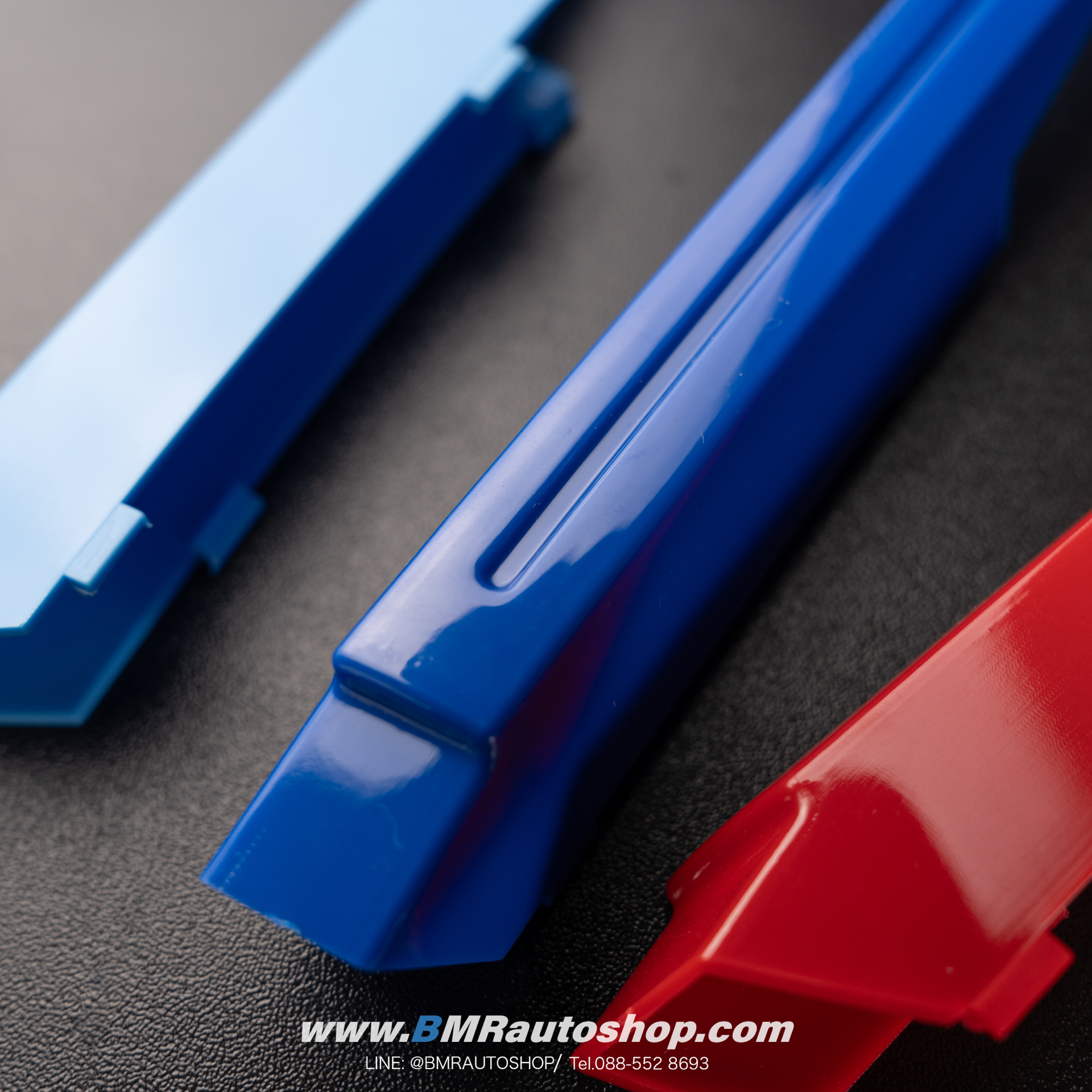 แถบสีพลาสติก M ติดกระจังหน้า BMW i5 / 5series G60