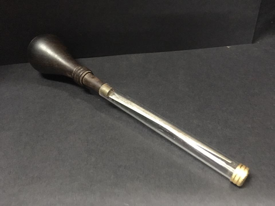 มีดแทงหยวก ผลิตโดยช่างที่มีประสบการณ์กว่า 15 ปี จับถนัด ใบมีดอย่างดี ด้ามไม้ทำจากไม้แท้ไม่จกตา