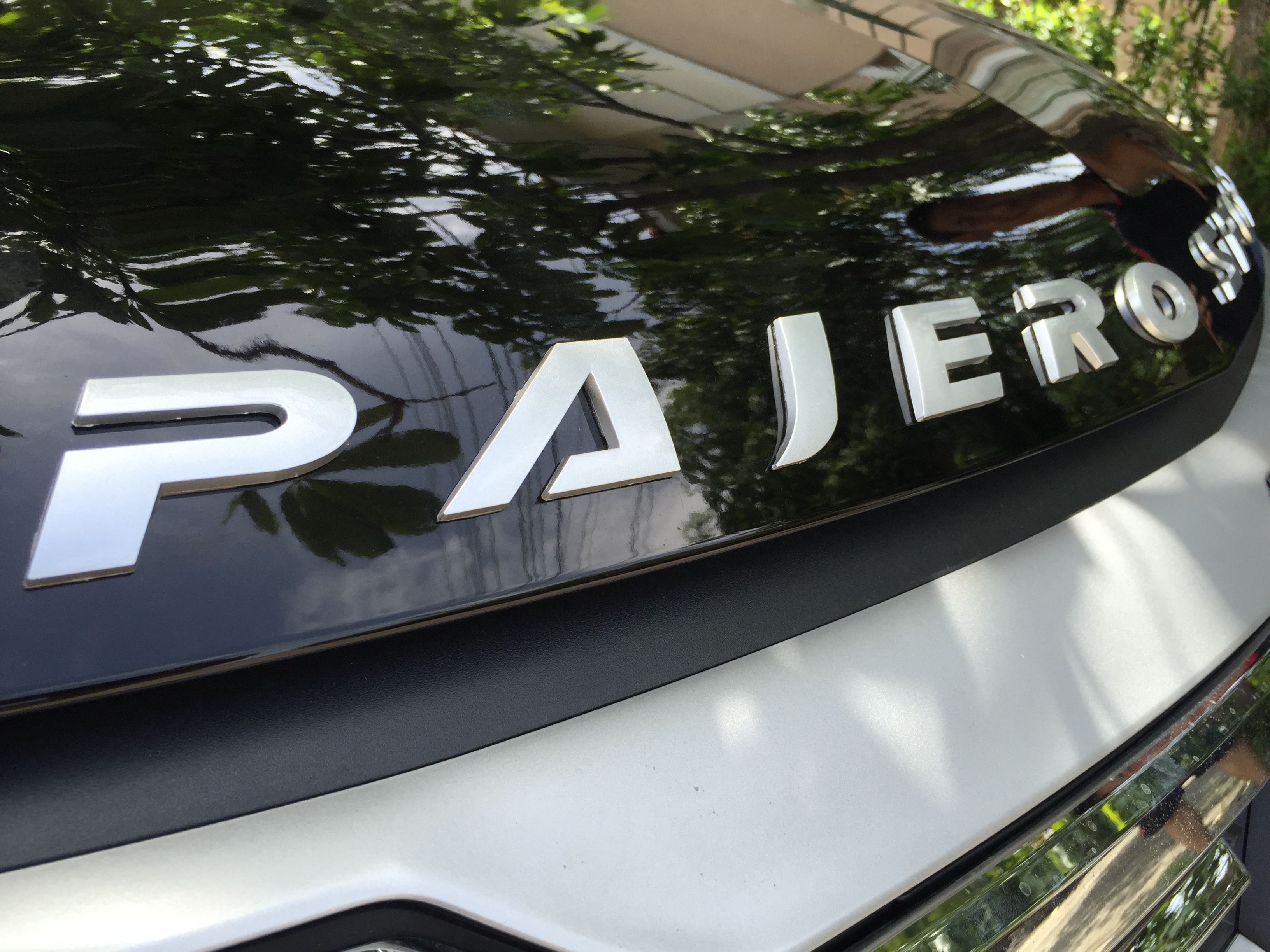ตัวหนังสือ Pajero Sport สีเงินด้าน Silver