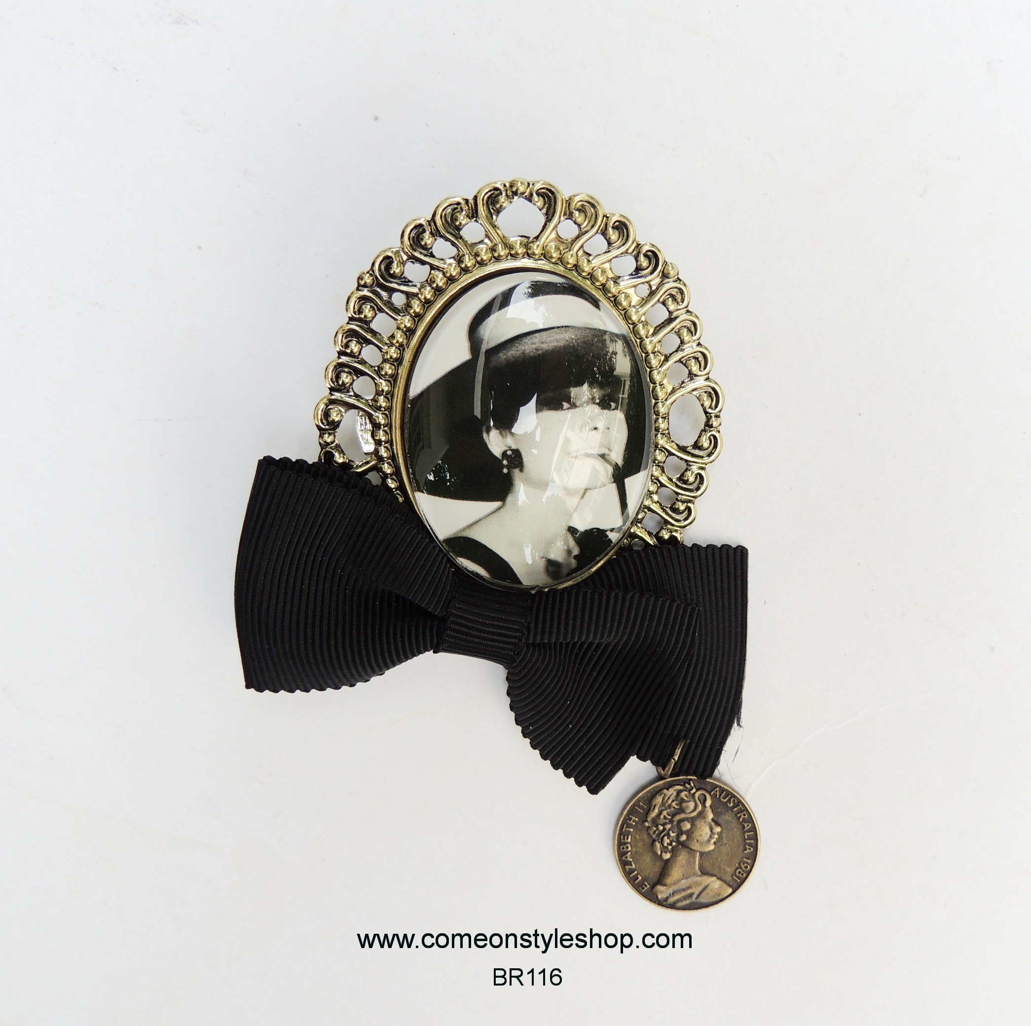 เข็มกลัดแฟชั่น สไตล์วินเทจ ภาพออเดรย์ แฮพเบิร์น Audrey Hepburn 