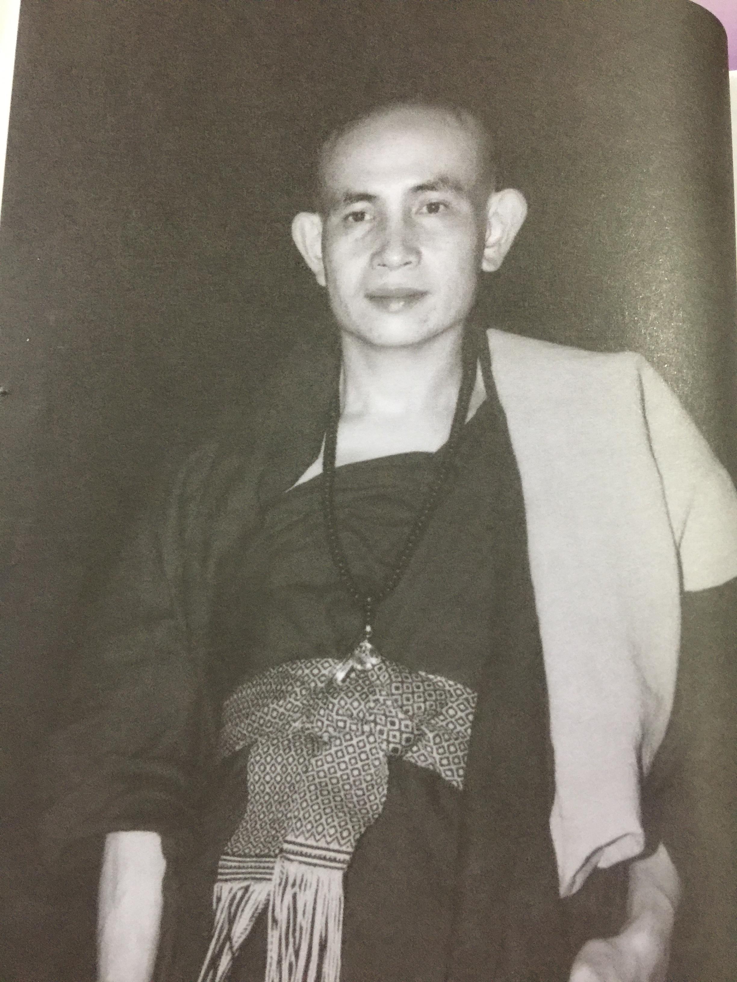 พระครูบาเจ้าบุญชุ่ม ญาณสวโร. 30 พรรษา ในร่มเงาพระพุทธศาสนา. 5 มกราคม 2549 800 กรัม
