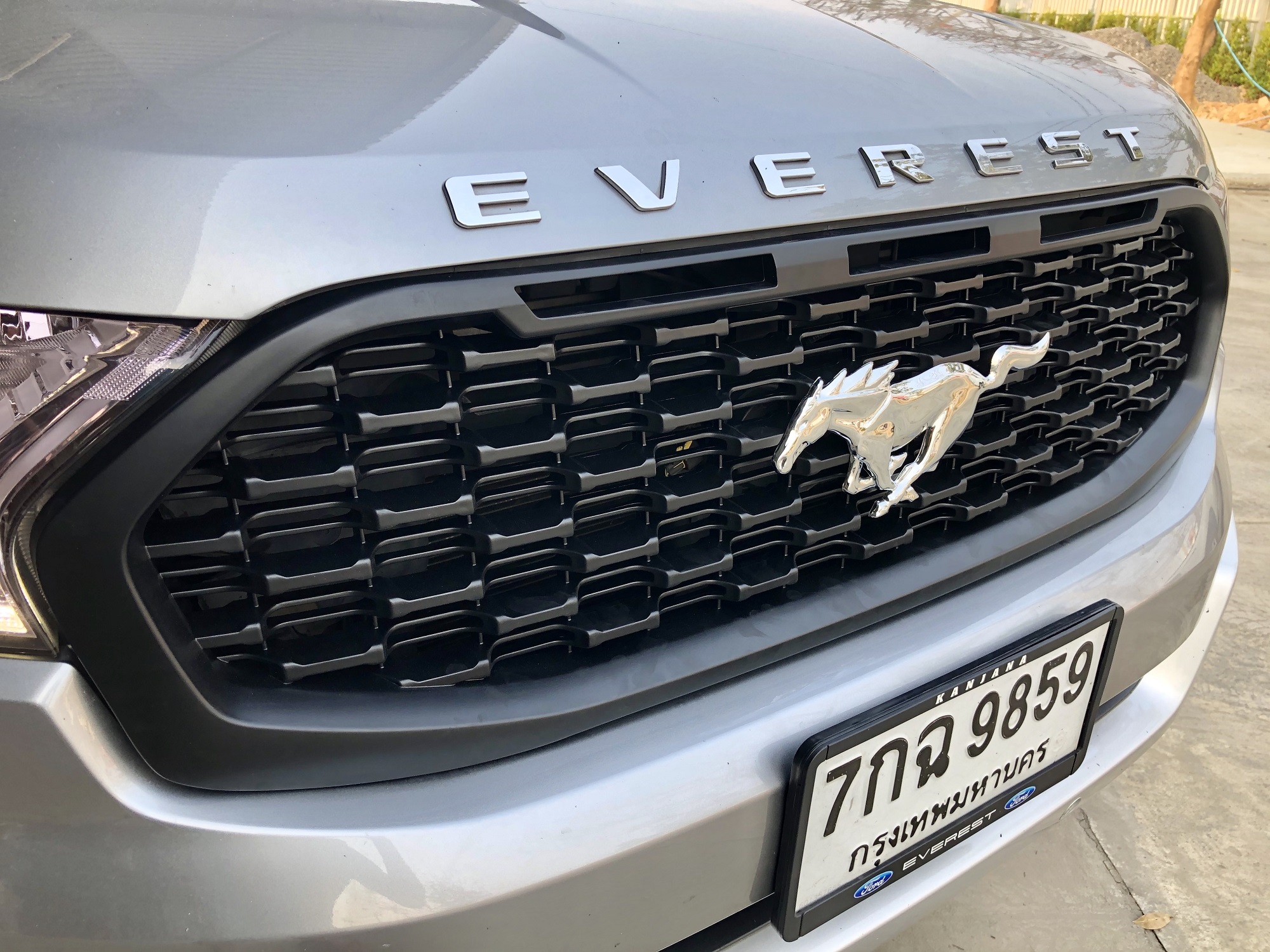 กระจังทรงมัสแตง Foro Everest 2.0 2019-2021 สีดำด้าน