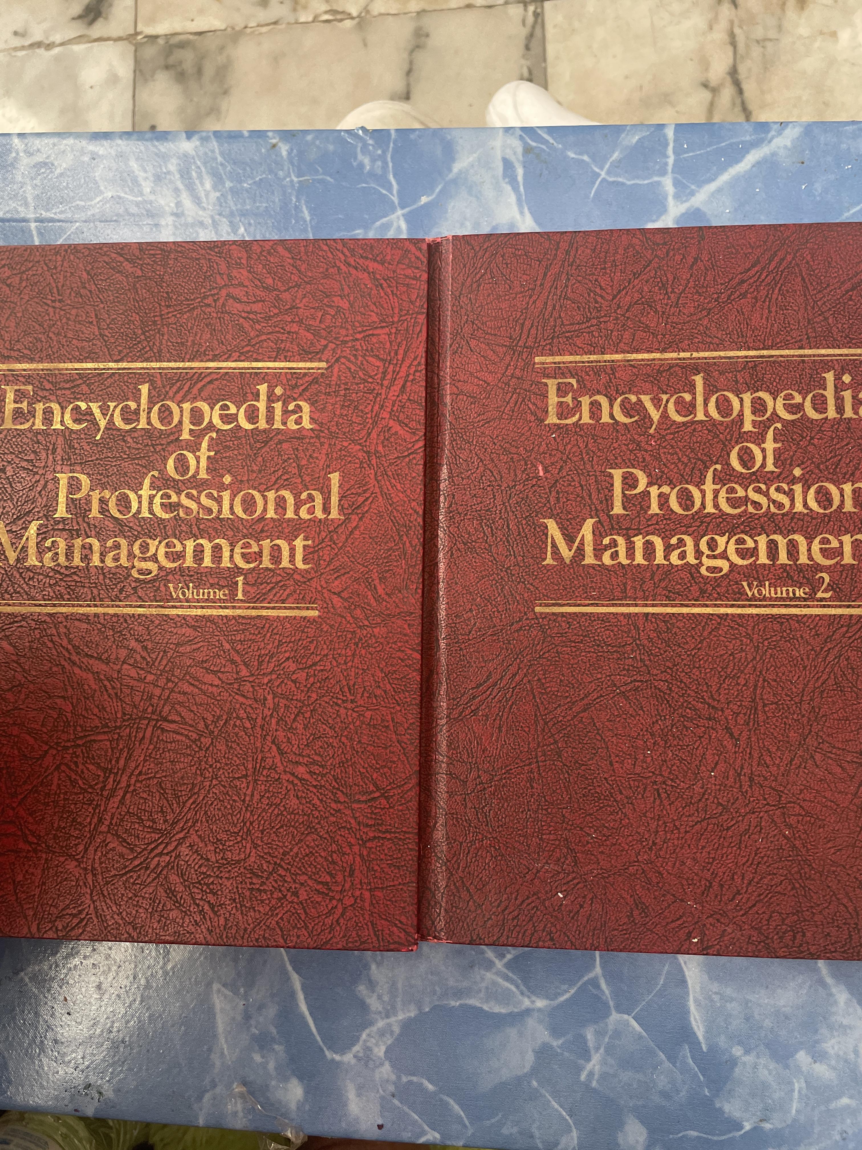 Encyclopedia.of Professional Management Volume 1-2. รวม 2 เล่ม เป็นหนังสือปกแข็งเล่มใหญ่ สภาพดี หนังสือหนารวม 1,350 หน้า 13 กก.