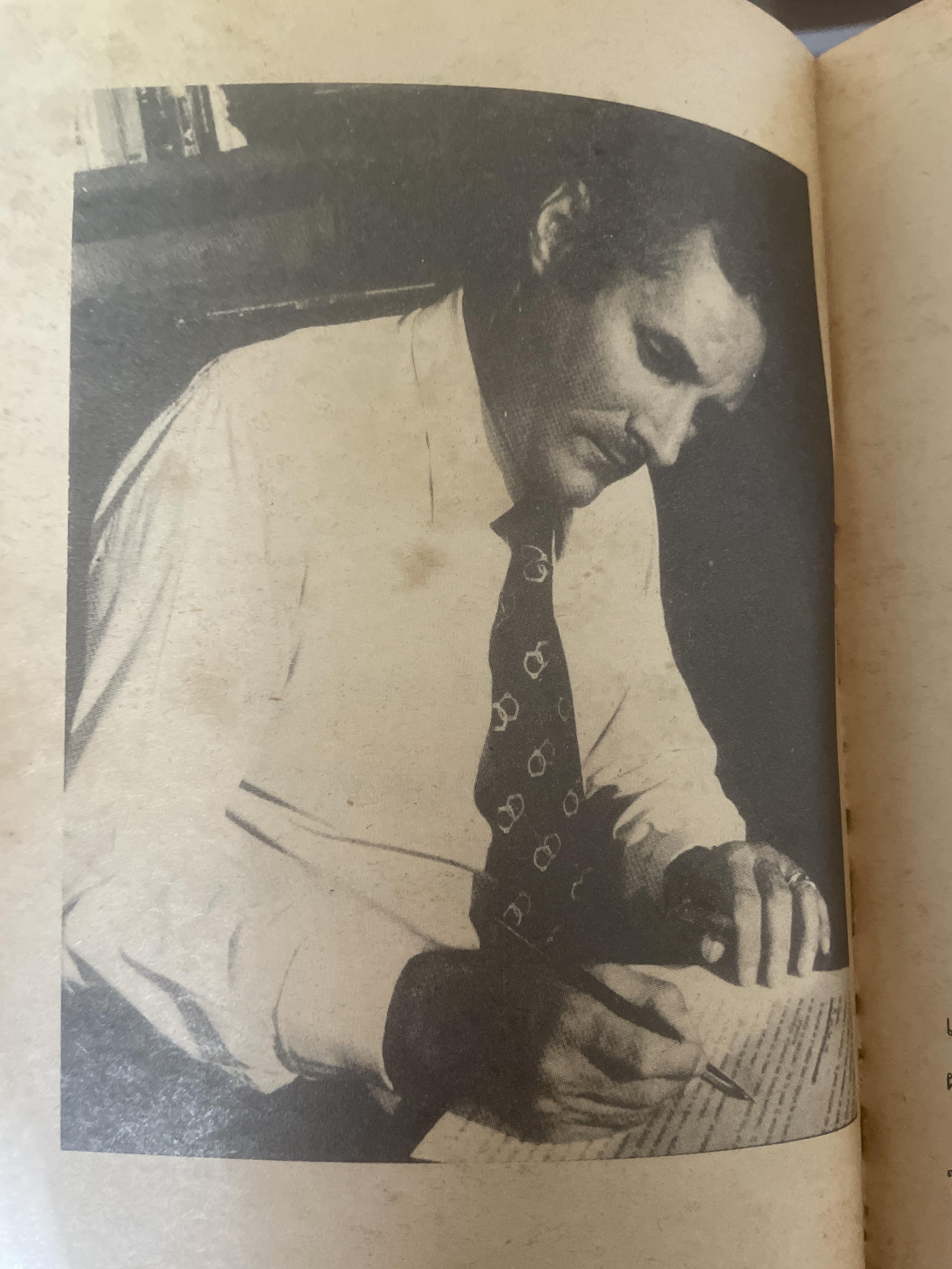 ชาห์ แห่งอิหร่าน กษัตริย์ 9 ชัวิต 700 กรัม