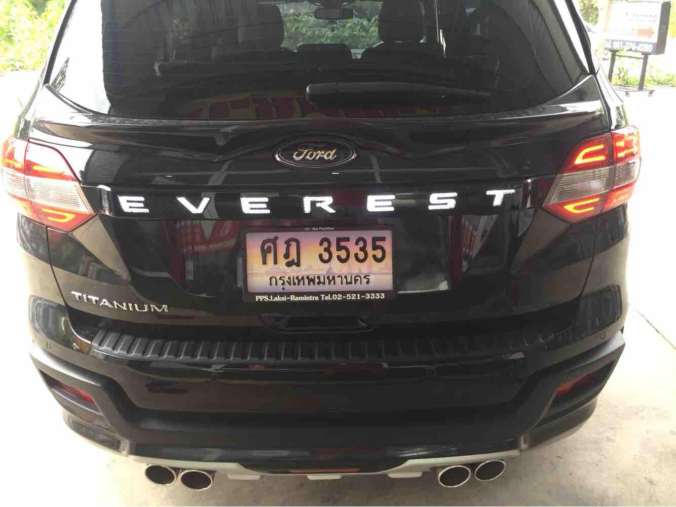 คาดท้ายแบบมีไฟ LED Everest (ขาว-แดง)