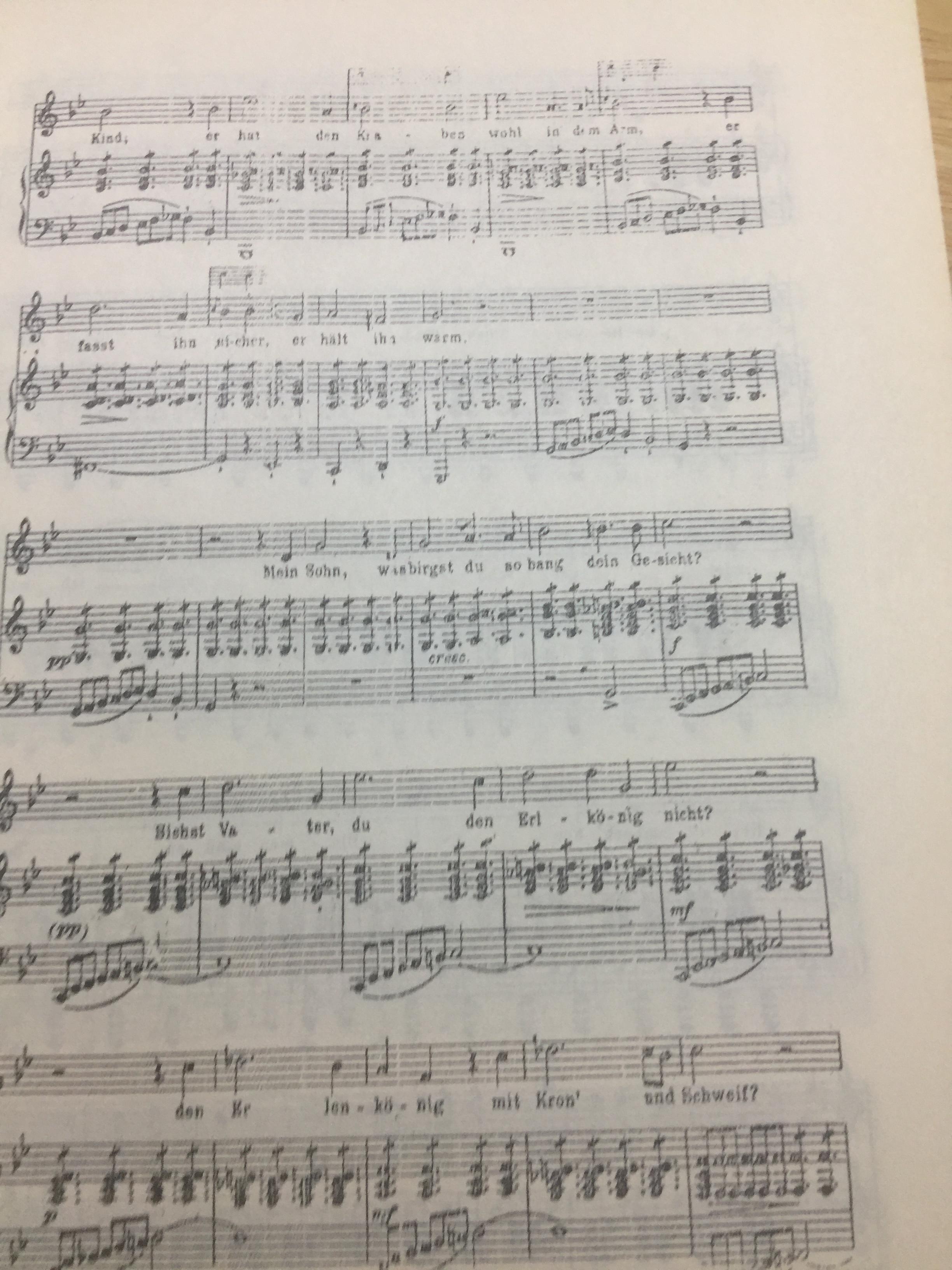 สุนทราภรณ์วิชาการ. บทความจากการสัมมนาสุนทราภรณ์วิชาการ ในวาระครบรอบ 50 ปี คณะดนตรีสุนทราภรณ์ จัดทำโดย คณะอักษรศาสตร์ มหาวิทยาลัยศิลปากร หอสมุดแห่งชาติ กรมศิลปากร และโรงเรียนสุนทราภรณ์การดนตรี 7 กก.