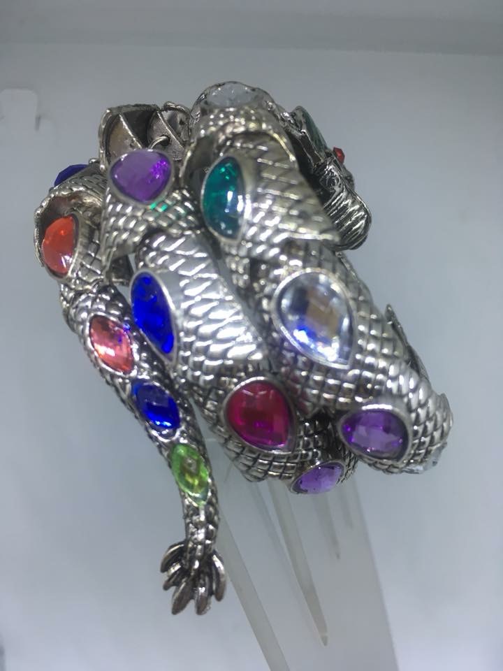 กำไลข้อมือพญานาค พร้อมเพชรนพเก้า 27 เม็ด