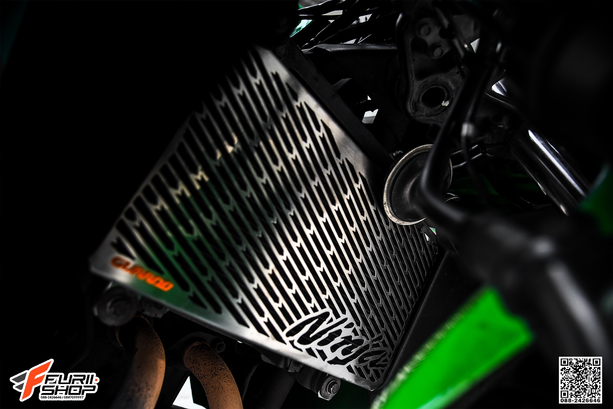 การ์ดหม้อน้ำ GUARDO ลายเหลี่ยมแหลม สีเงิน FOR KAWASAKI NINJA300/Z250