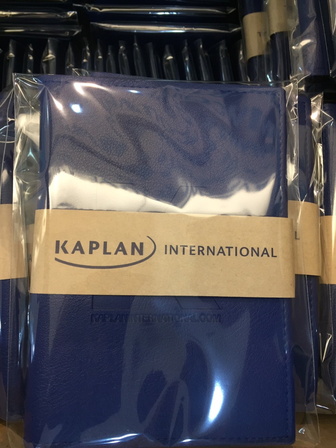 Bookbank กระเป๋าสำหรับใส่สมุดบัญชี ของพรีเมี่ยม ของที่ระลึก ของขวัญ ตอบโจทย์ทุกความต้องการ