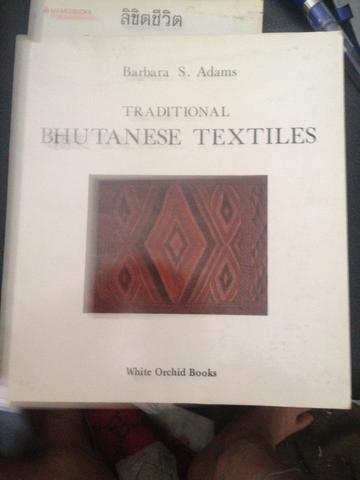 Traditional BHUtANESE. TEXTILES ผู้แต่ง Barbara s Adams. White. Orchid books. พิมพ์ปี 1986 เป็นหนังสือเ่ก่าหายาก 30 ปี 0 กก.