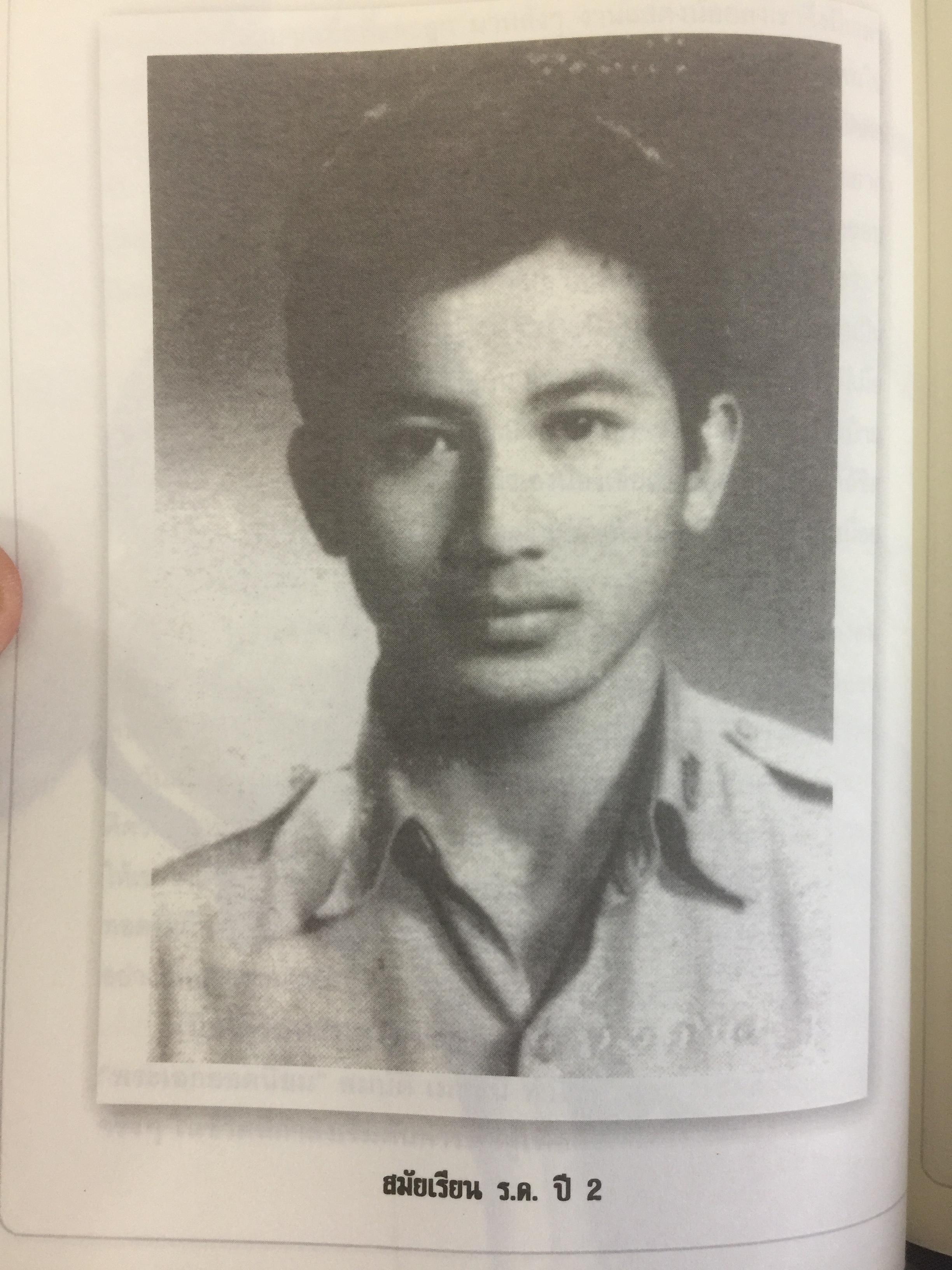 สมบัต เมทะนี. ดาวในดวงใจ. 46 ปี บนเส้นทางสายมายาและก้าวที่นำเขามาเป็น”ดาวสภา” อย่างทุกวันนี้ ผู้เขียน ท่านขุน บุญราศรี 0 กก.