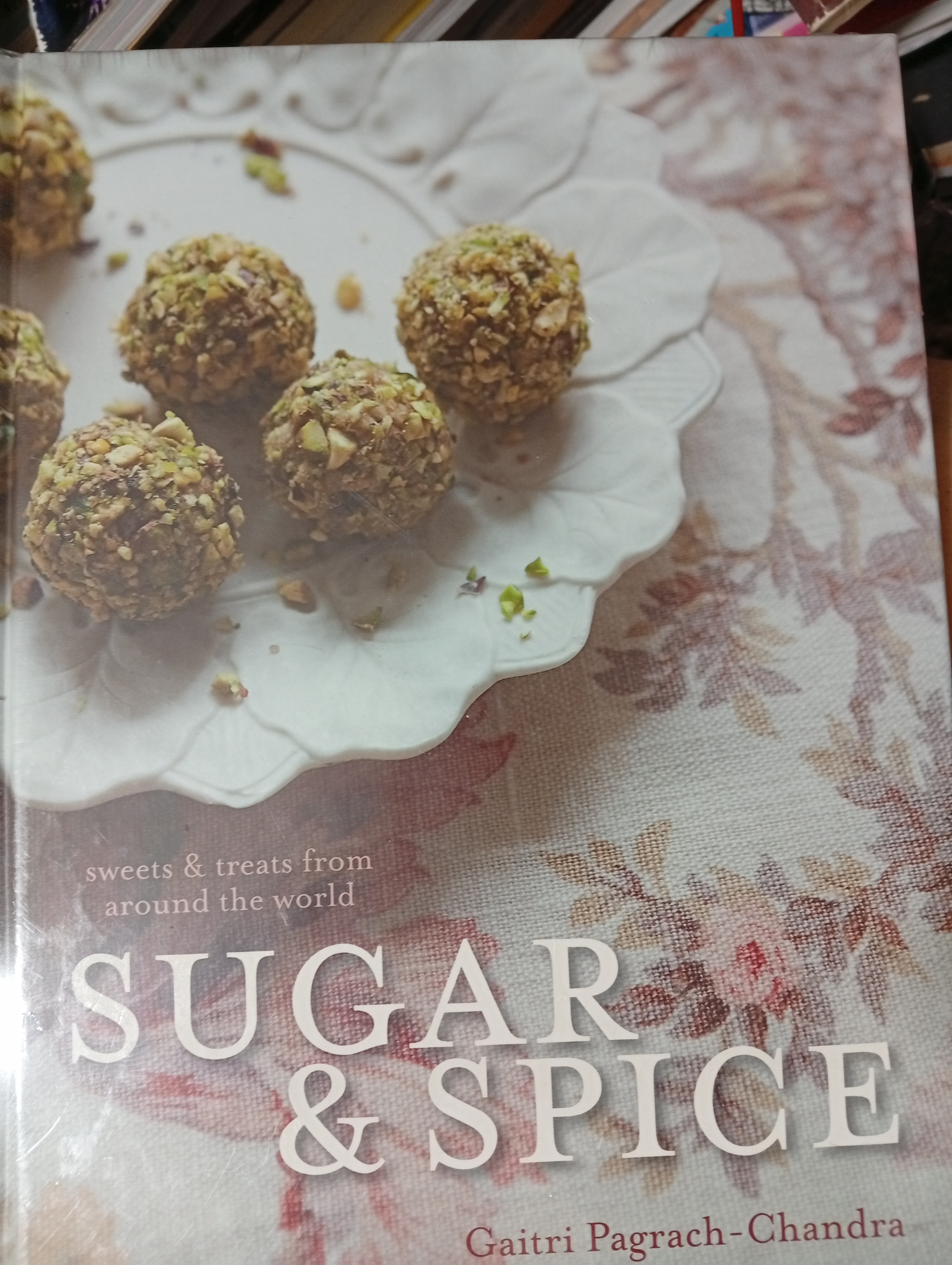SUGAR & SPICE. sweets & treats from around ihe world 7 กก.