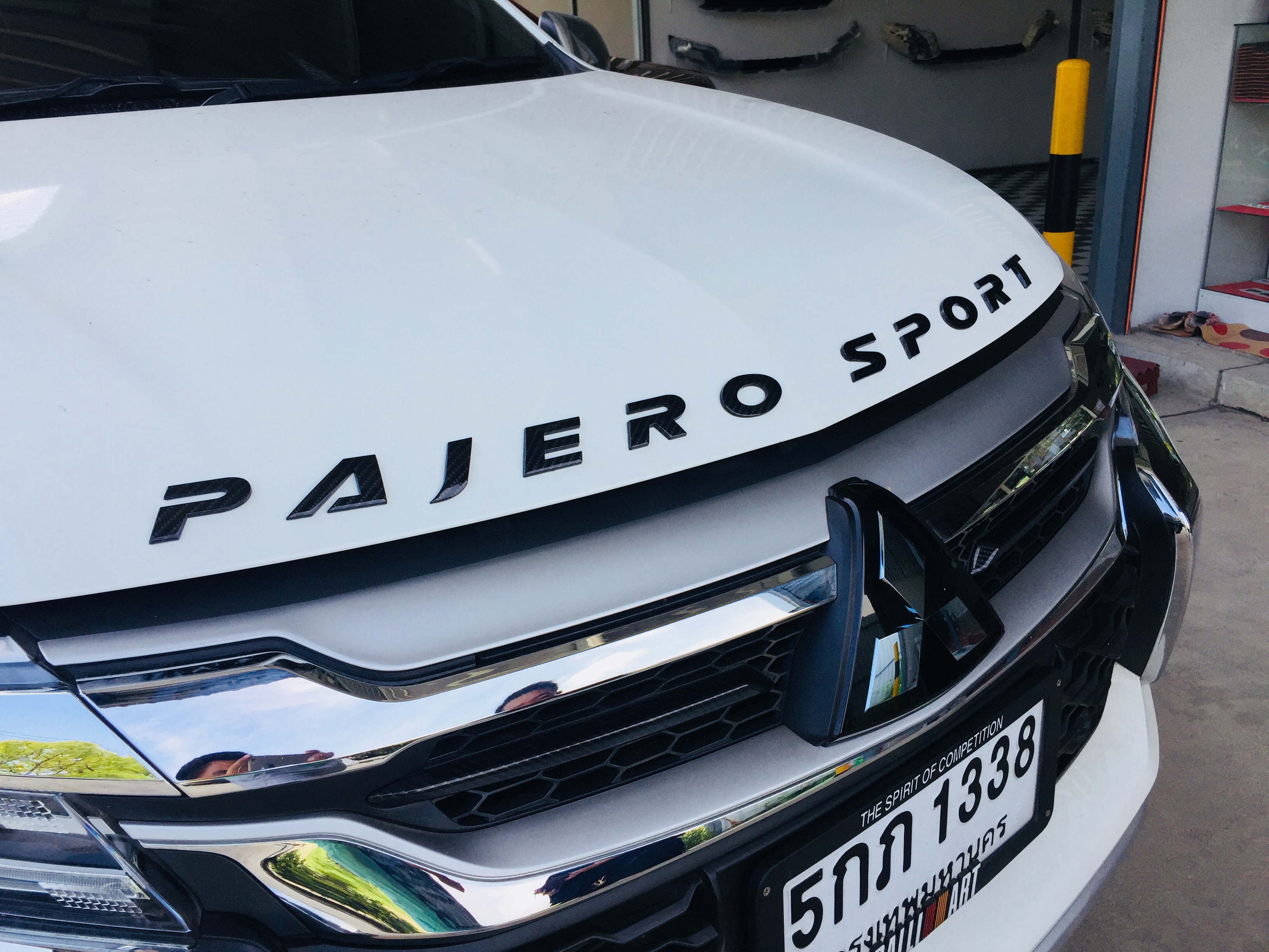 ตัวหนังสือ Pajero Sport สีดำเงา Grossy Black