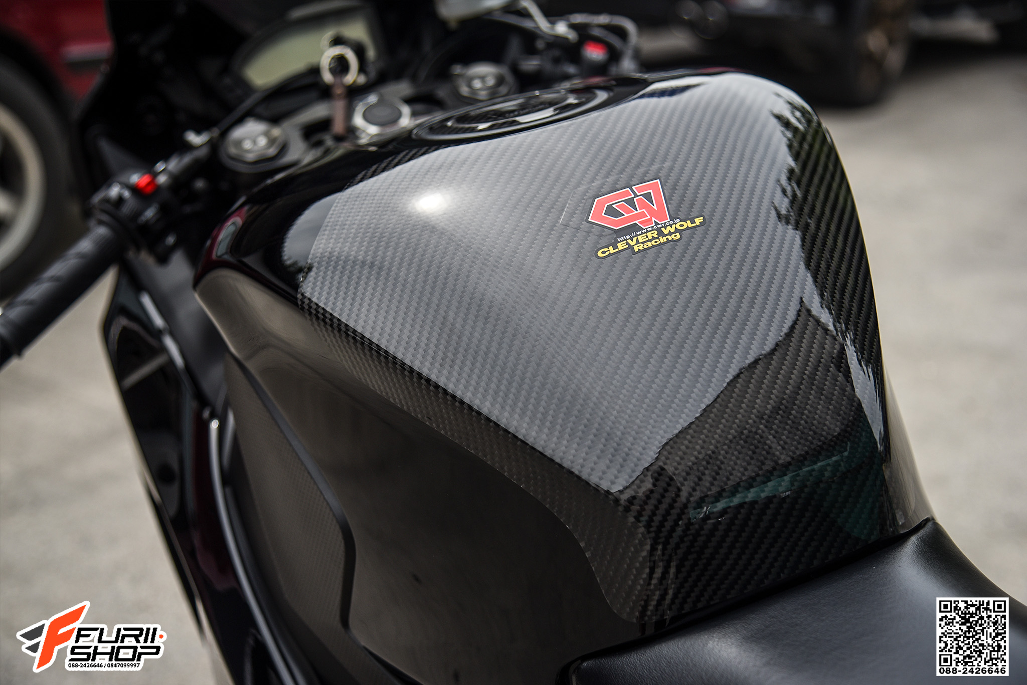 ครอบถังเพรียวเคพร่า CLEVER WOLF RACING CBR1000RR