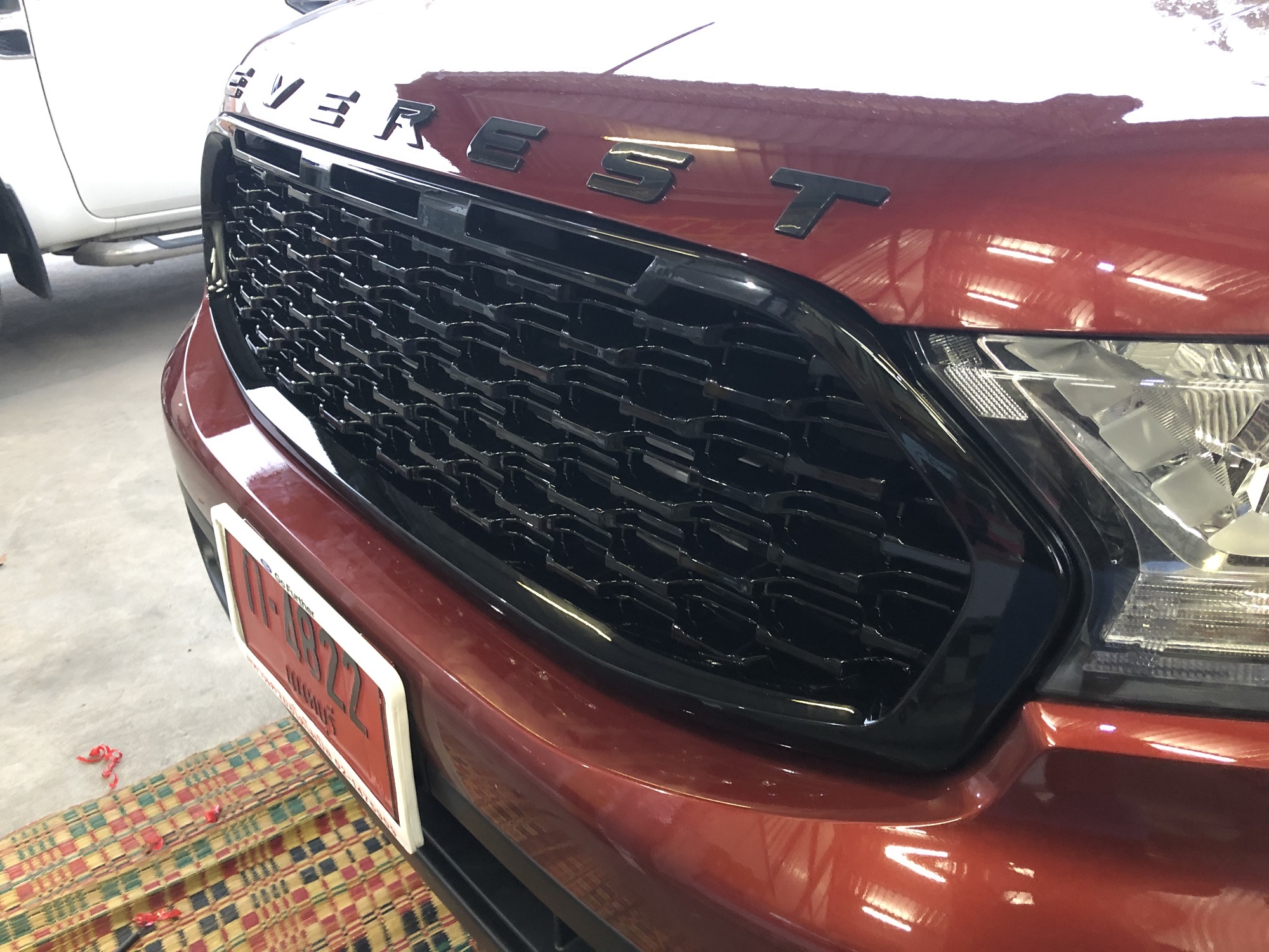 กระจังหน้า Foro Everest2.0 2019-2021 สีดำเงา