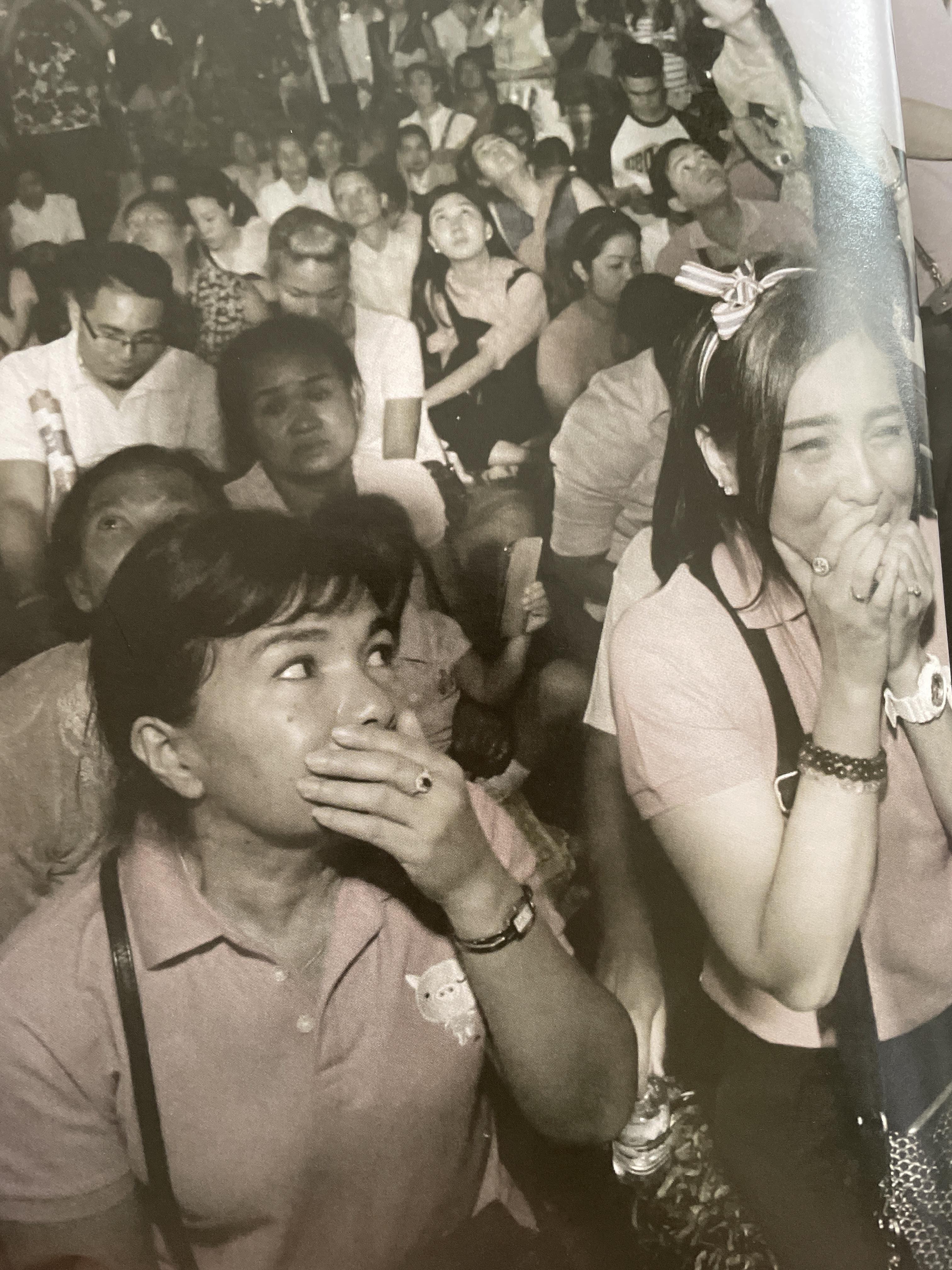 นบพระภูมิบาล สมุดประชุมภาพงานออกพระเมรุมาศ รัชกาลที่ 9 เดือนตุลาคม พุทธศักราช 2560 ศิลปวัฒนธรรม 3,500 กรัม