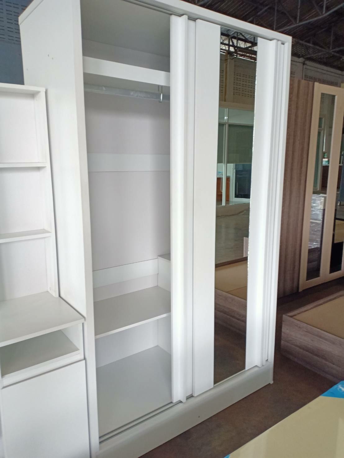 ตู้บานเลื่อนสีขาว รุ่นเคนซี่