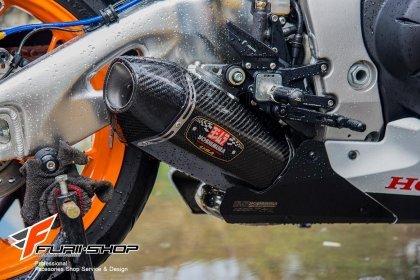 ท่อมอเตอร์ไซค์ YOSHIMURA R77 CARBON SLIP-ON FOR HONDA CBR1000RR ท่อแต่ง ท่อสูตร ท่อบิ๊กไบค์ ท่อBigbike ท่อไอเสีย