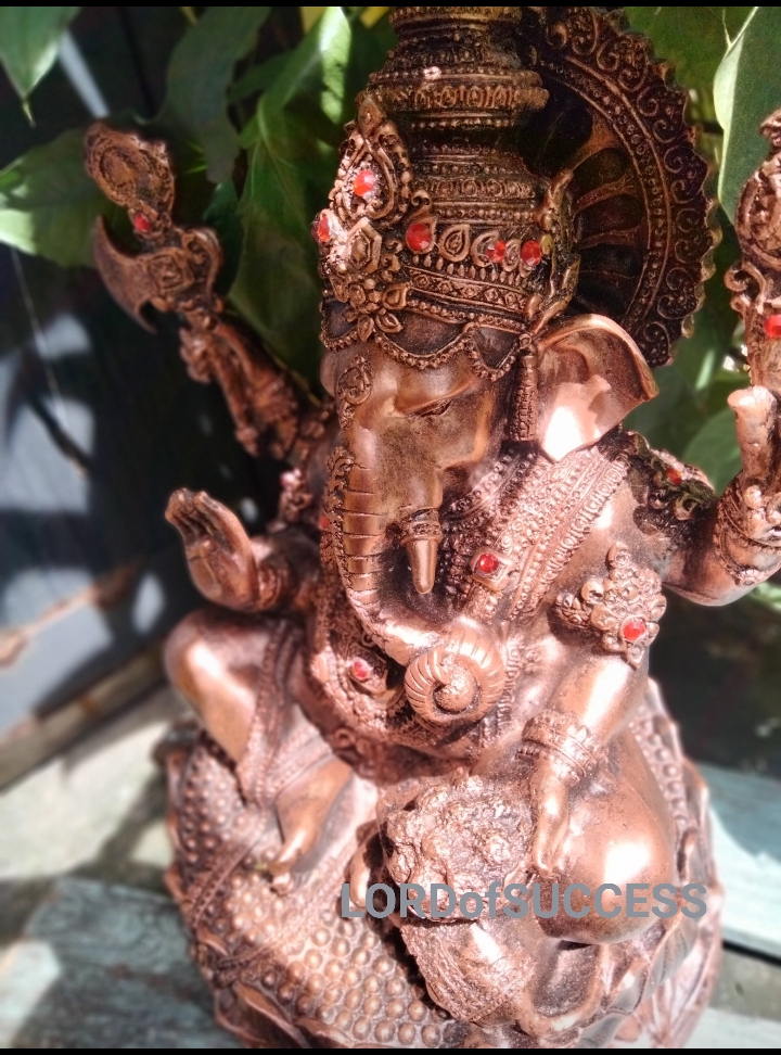 "ร่ำรวยดั่งอภิมหาเศรษฐีพร้อมบารมี พบกับความสำเร็จในสิ่งที่คาดหวัง" พระพิฆเนศ ปางพระทานพร อัครอภิมหาเศรษฐี องค์สีน้ำตาลดำ สูง 18 นิ้ว