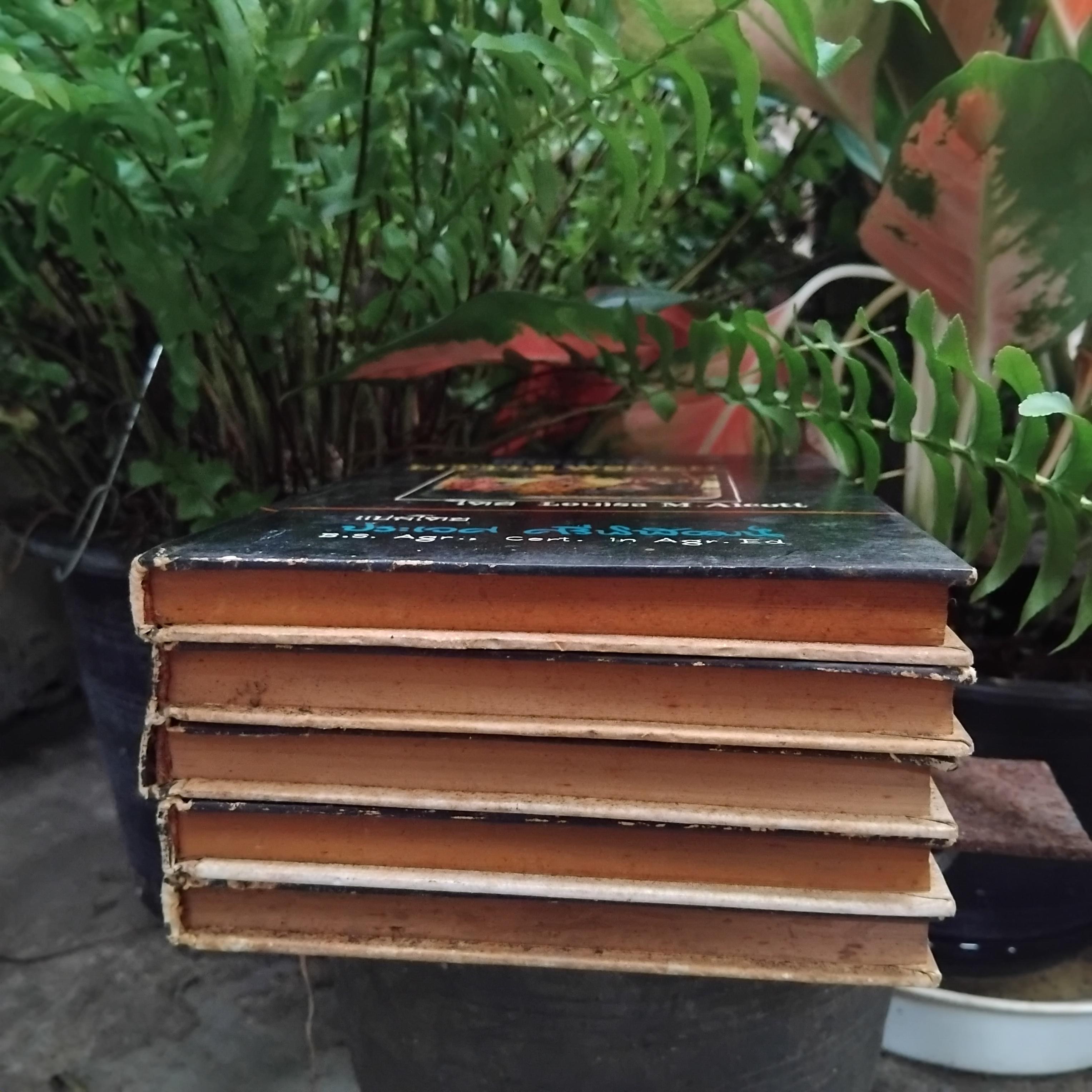 สี่ดรุณี LITTLE WOMEN โดย Louisa M. Aleott แปลโดย ประเวศ ศรีพิพัฒน์ พิมพ์ปี 2515 มือ1 ปกแข็ง พิมพ์นี้หายากมากๆครับ