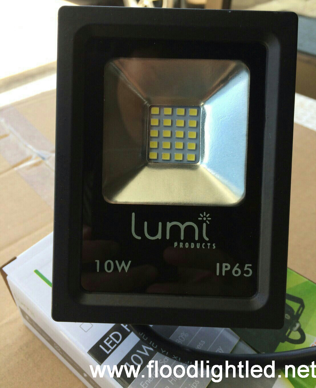 สปอร์ตไลท์ LED Lumi 10w (แสงส้ม)
