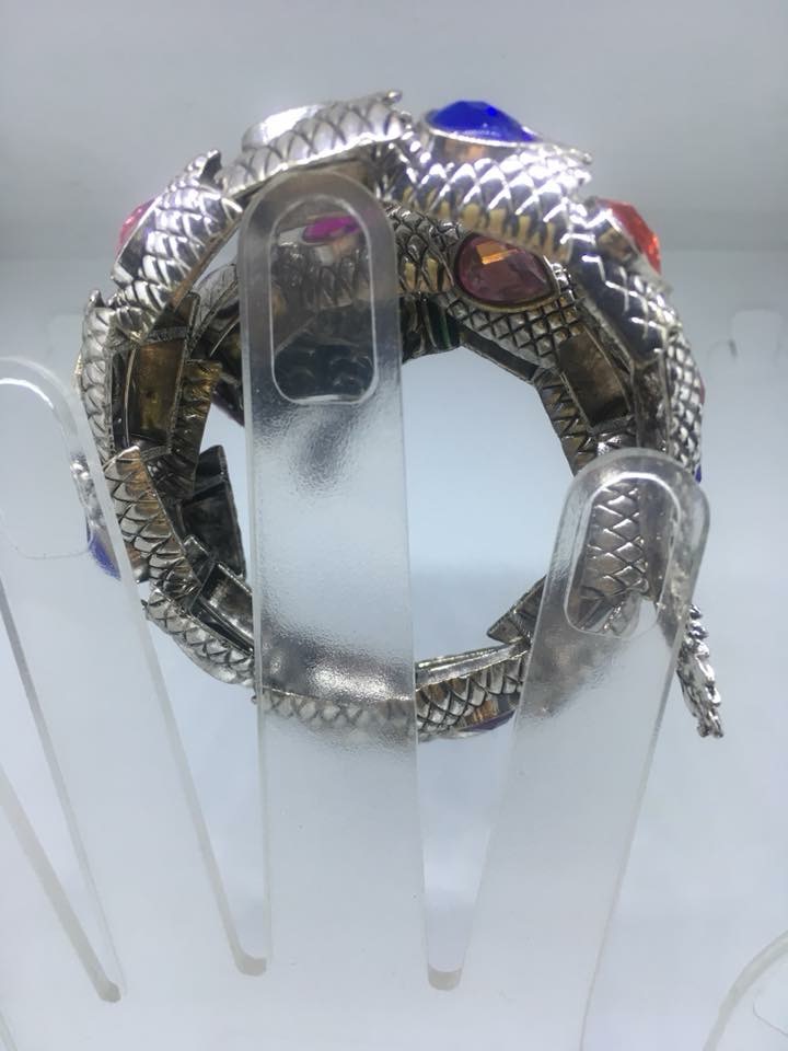 กำไลข้อมือพญานาค พร้อมเพชรนพเก้า 27 เม็ด